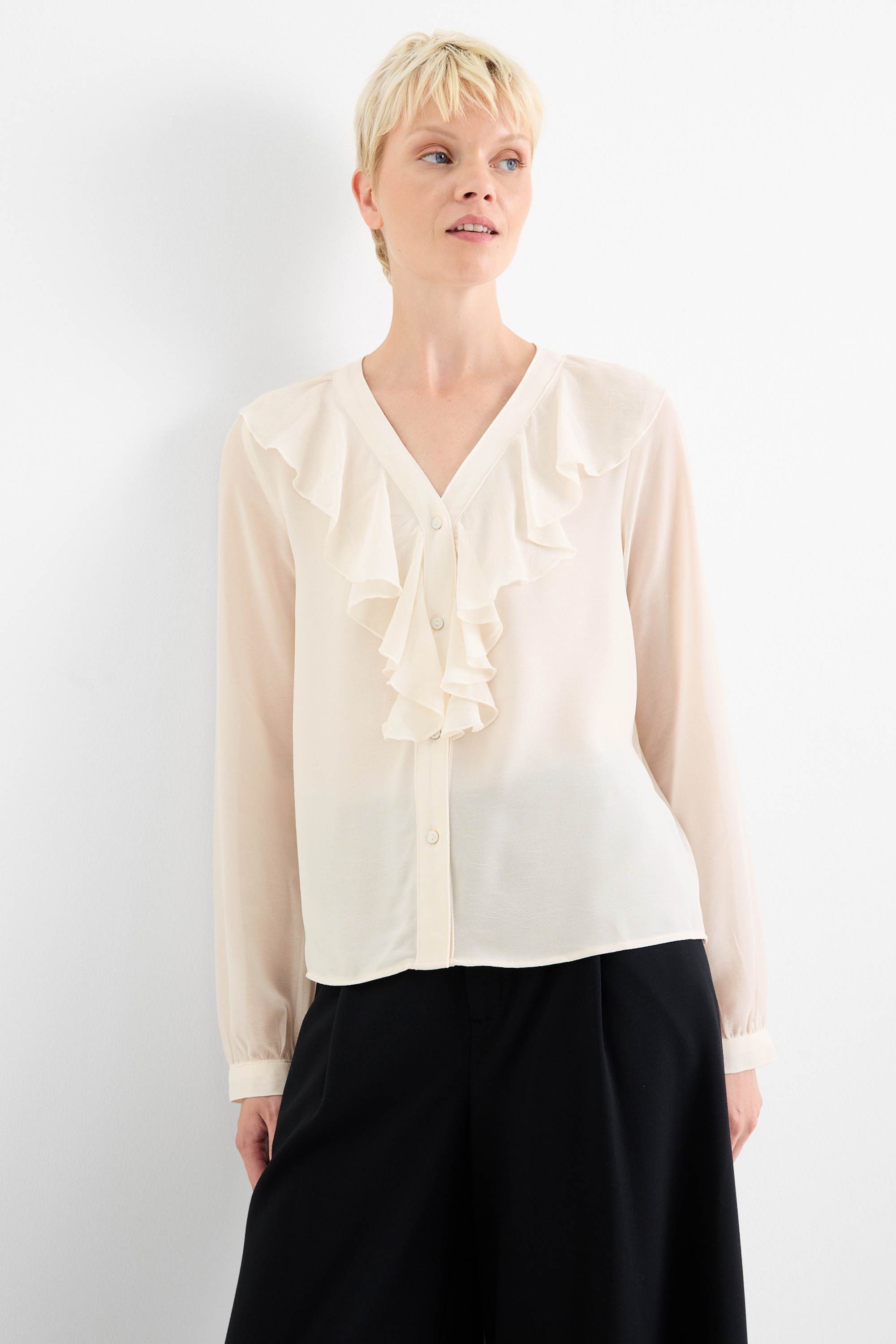 V-neck blouse cremewhite