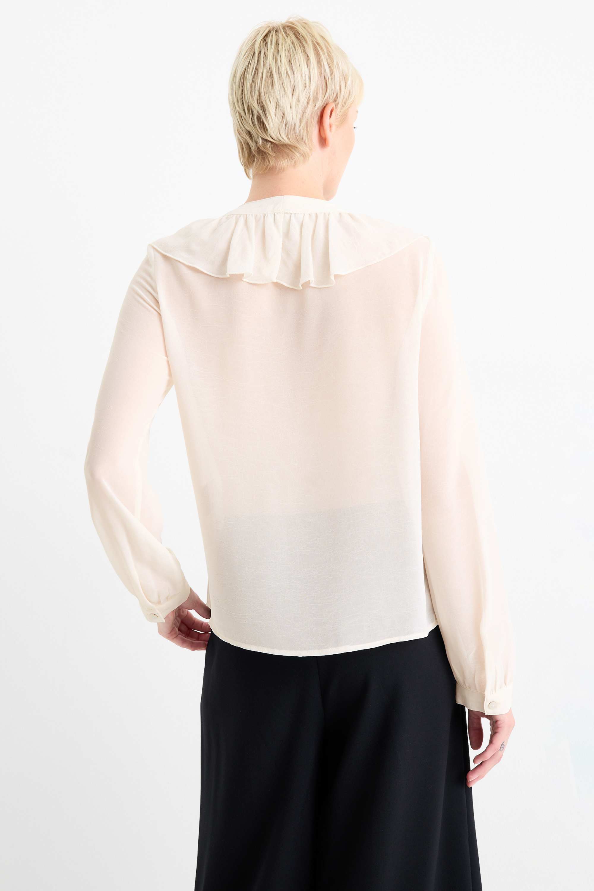 V-neck blouse cremewhite
