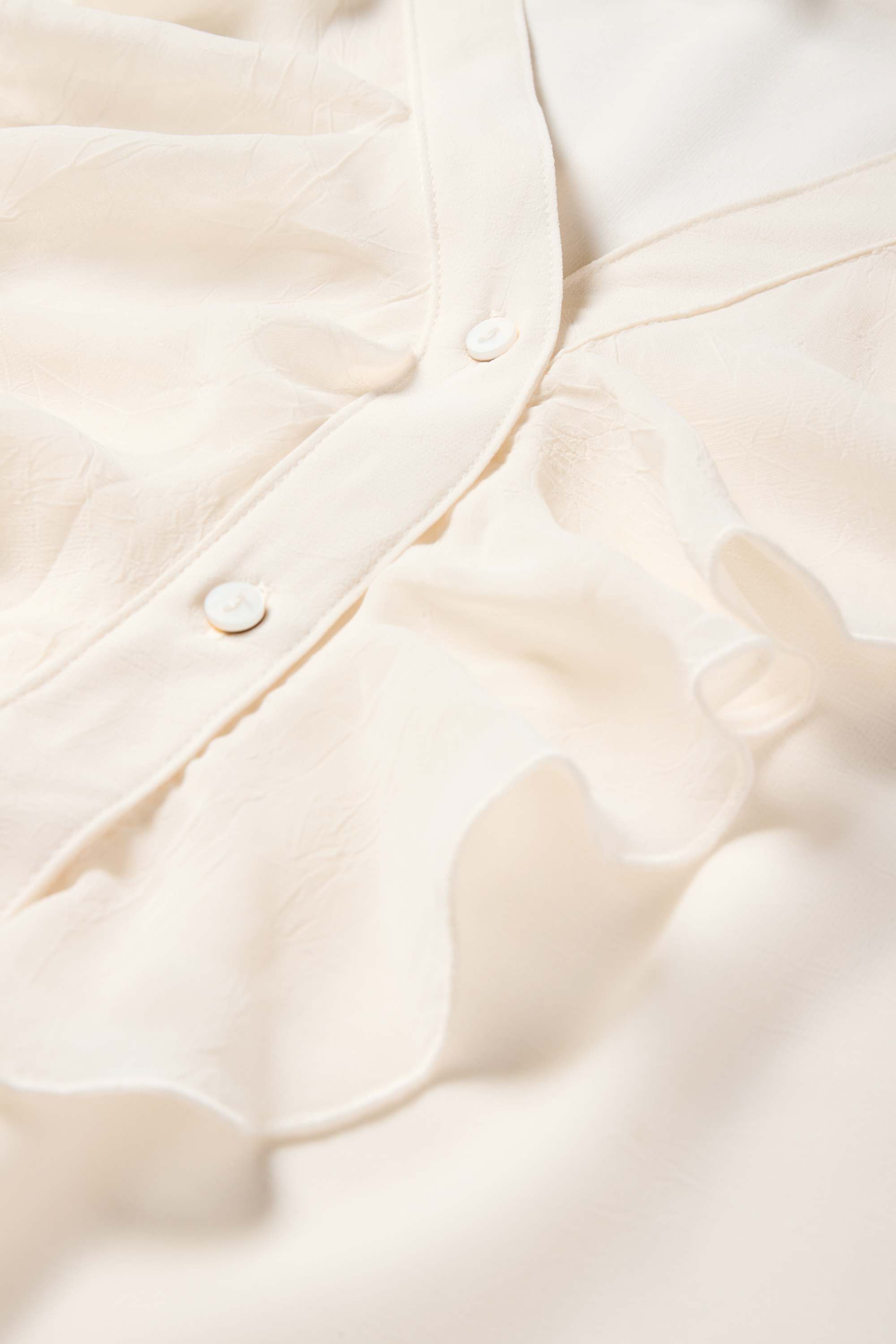 V-neck blouse cremewhite