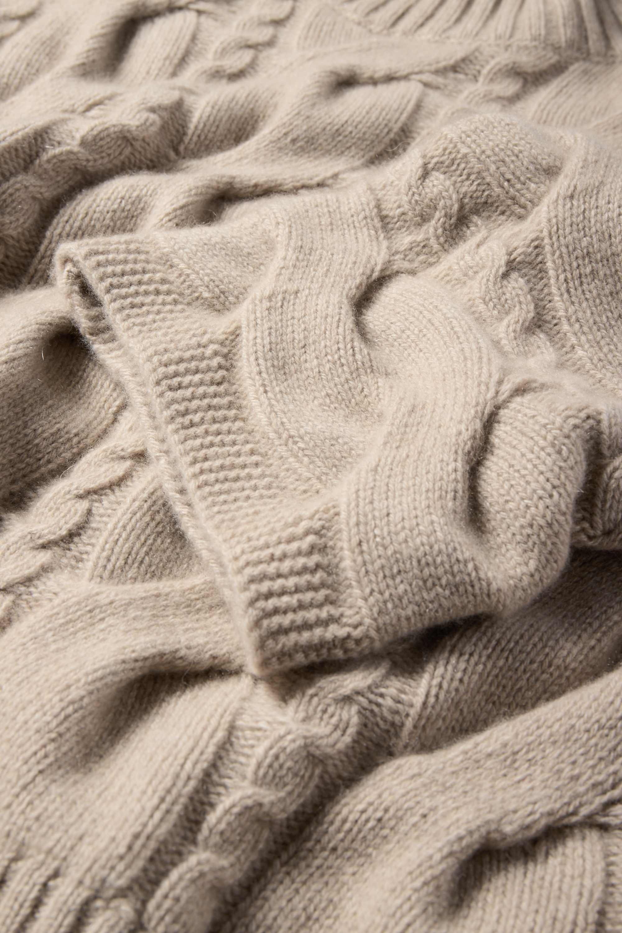 Cashmere turtleneck jumper - cable knit pattern beige