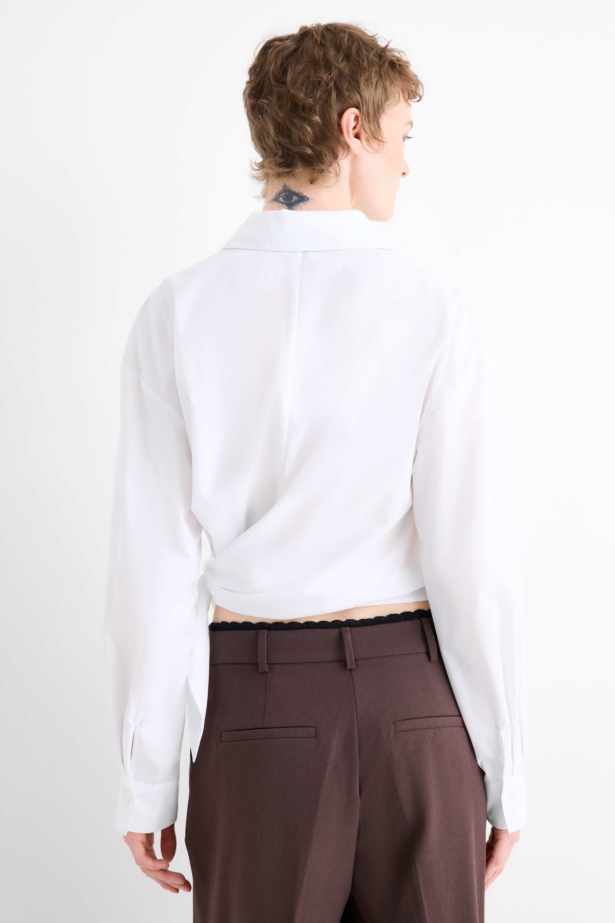 Cropped blouse with knot detail white