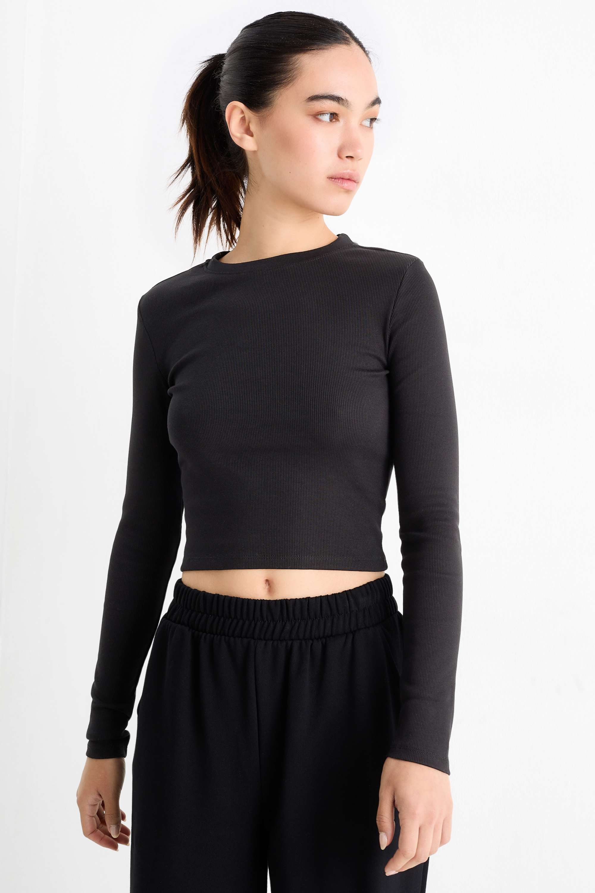 Cropped long sleeve top - ribbed black