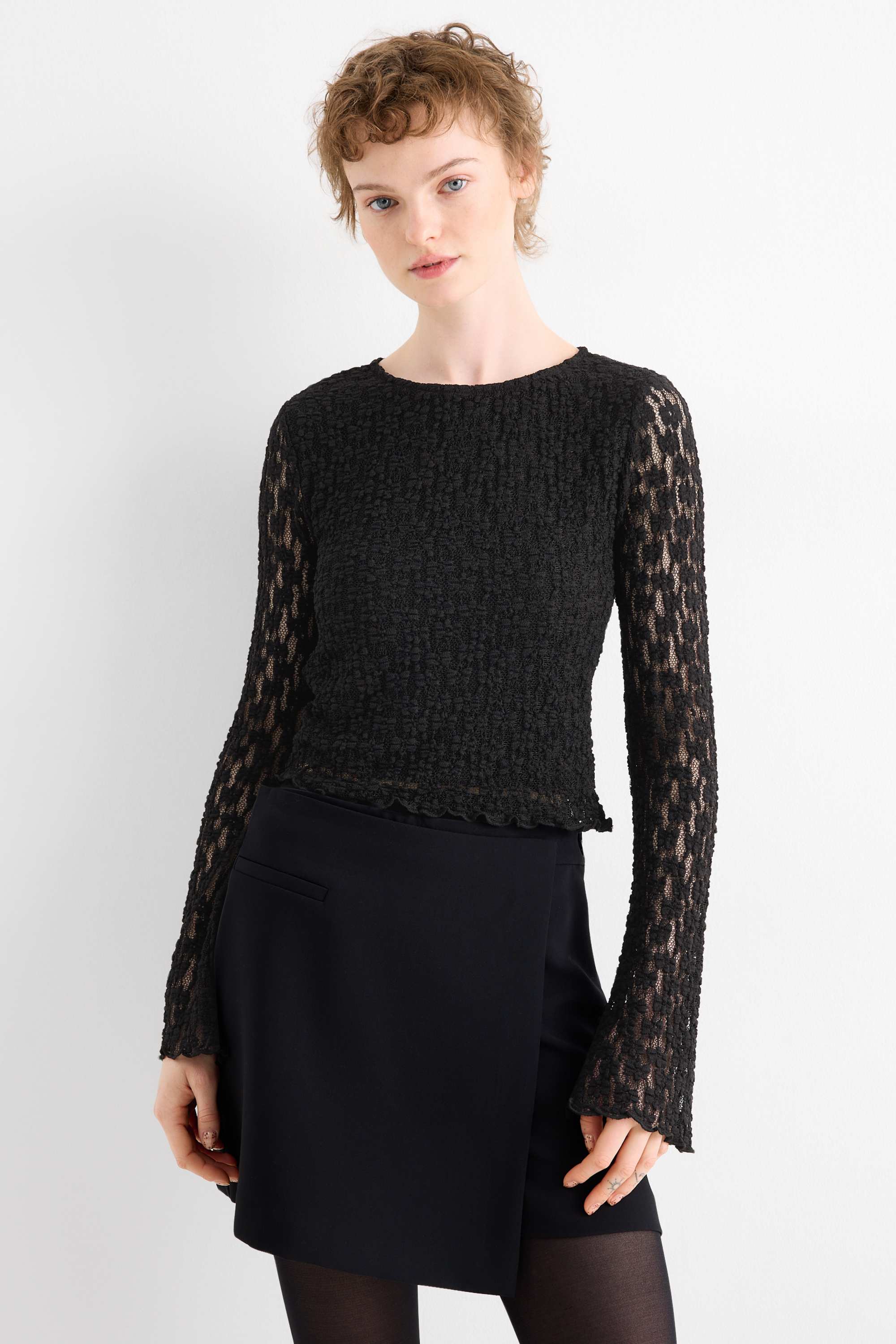 Cropped long sleeve lace top - slim fit black