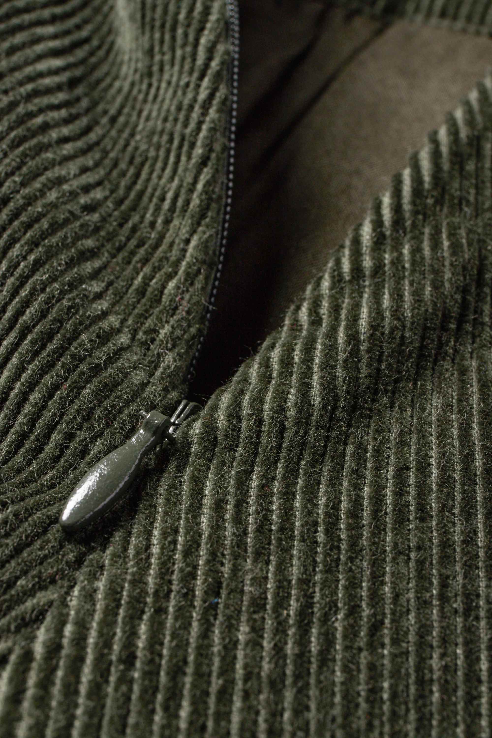 Corduroy pleated skirt dark green