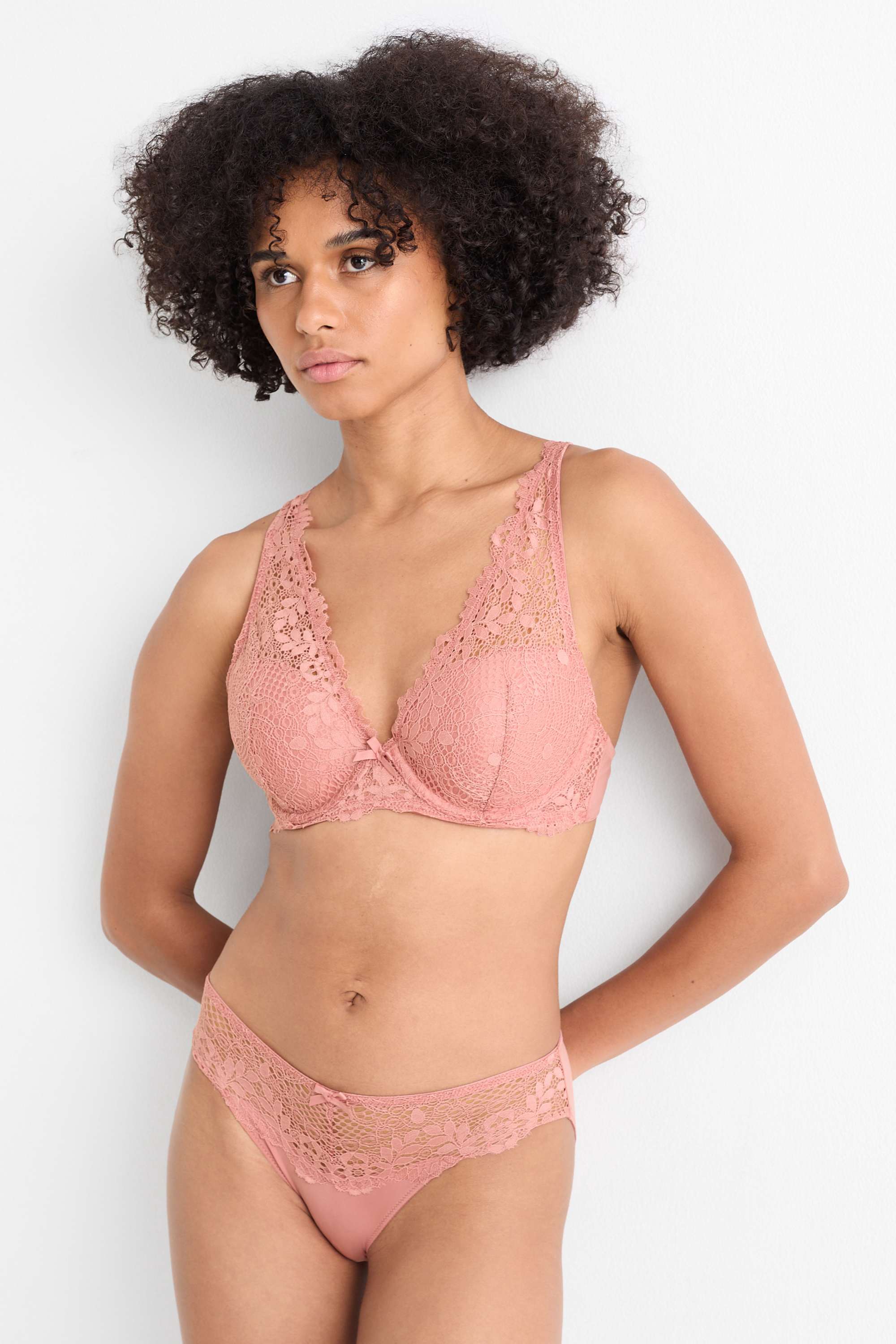 Underwire bra - PLUNGE - padded coral