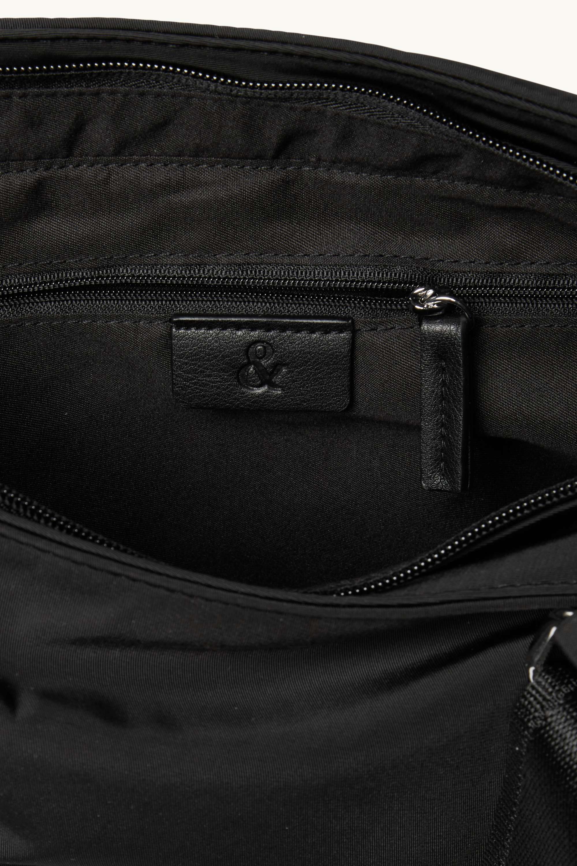 Shoulder bag black