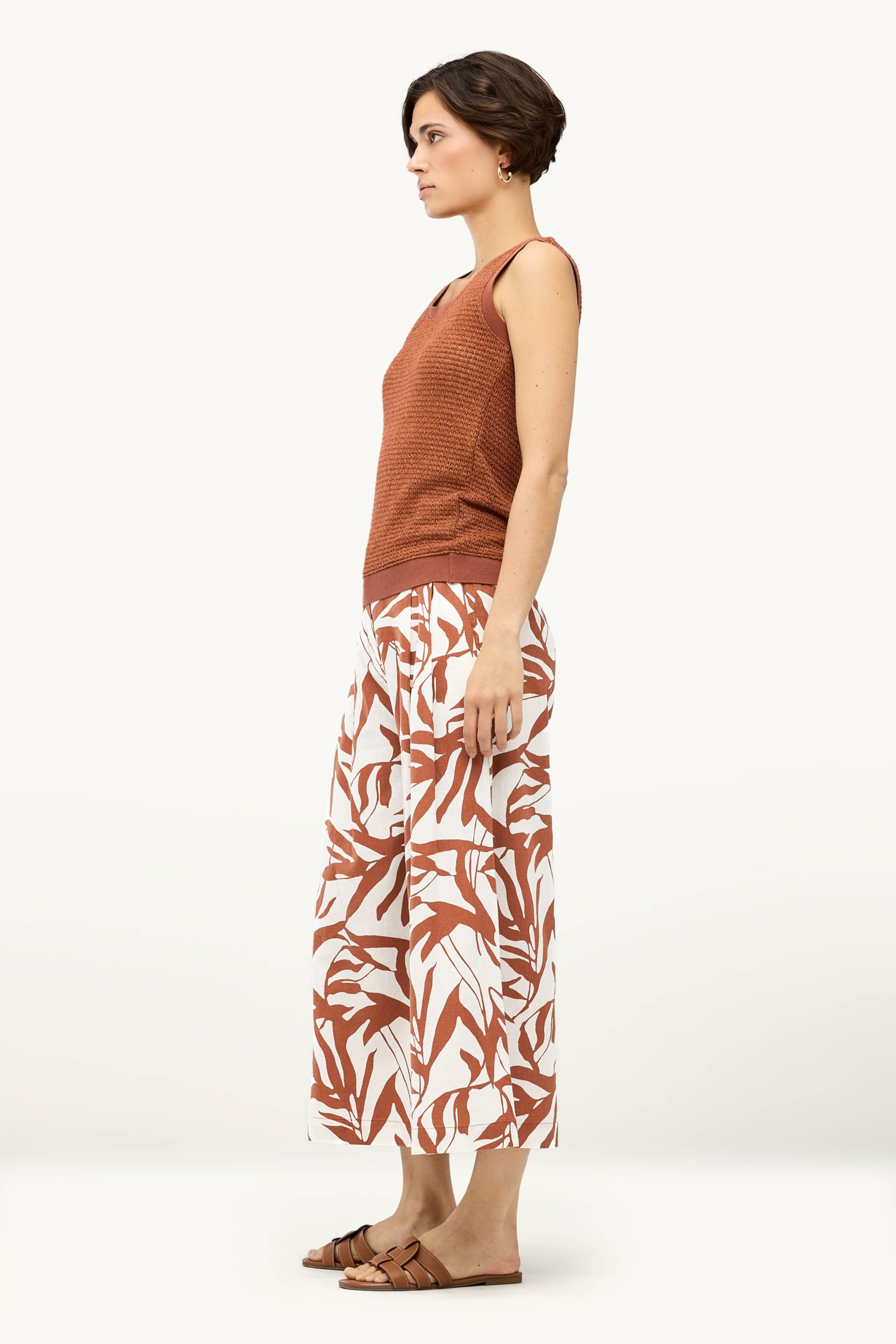 Cloth trousers - mid-rise waist - wide leg - linen blend - patterned white