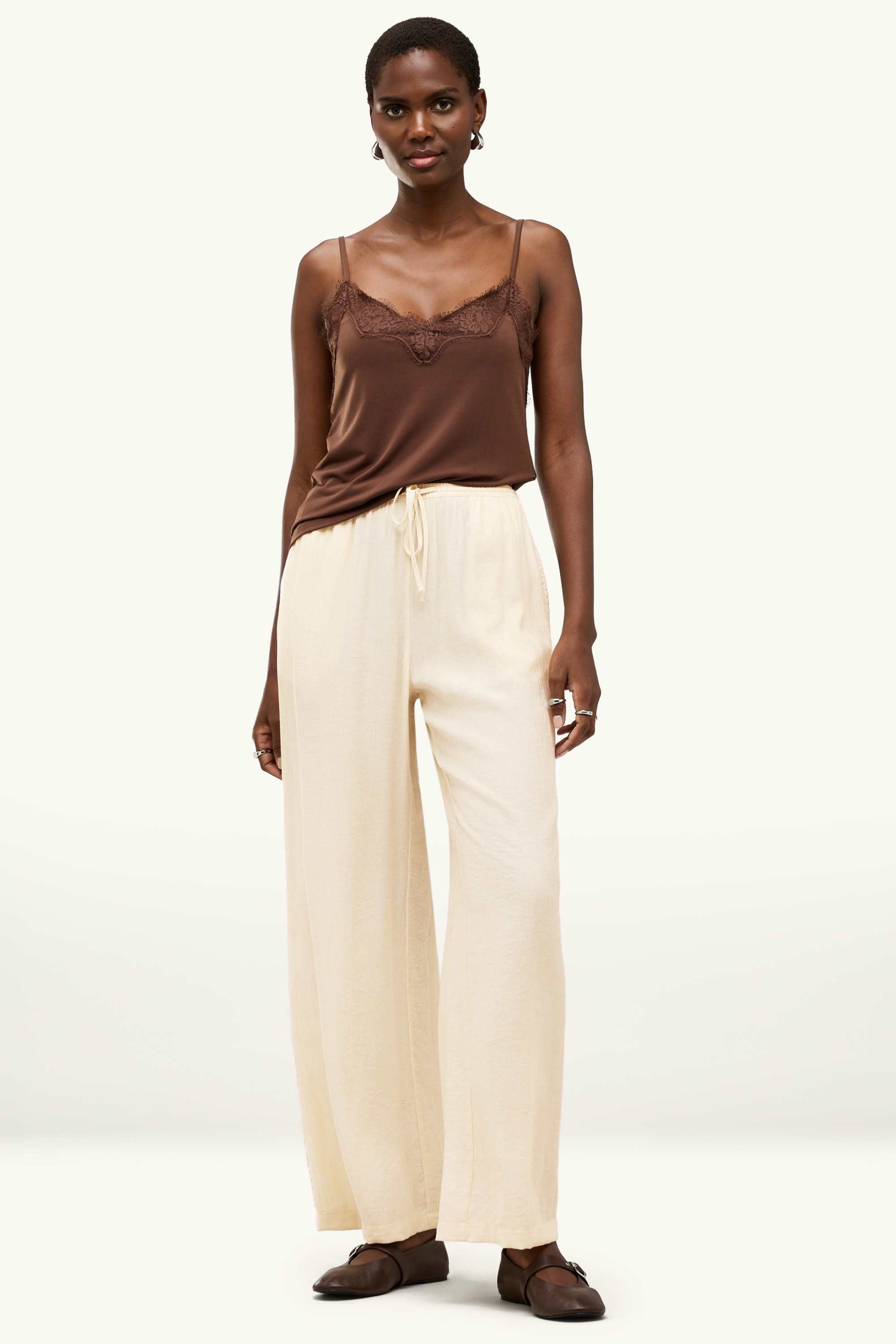 Cloth trousers - mid-rise waist - wide leg creme