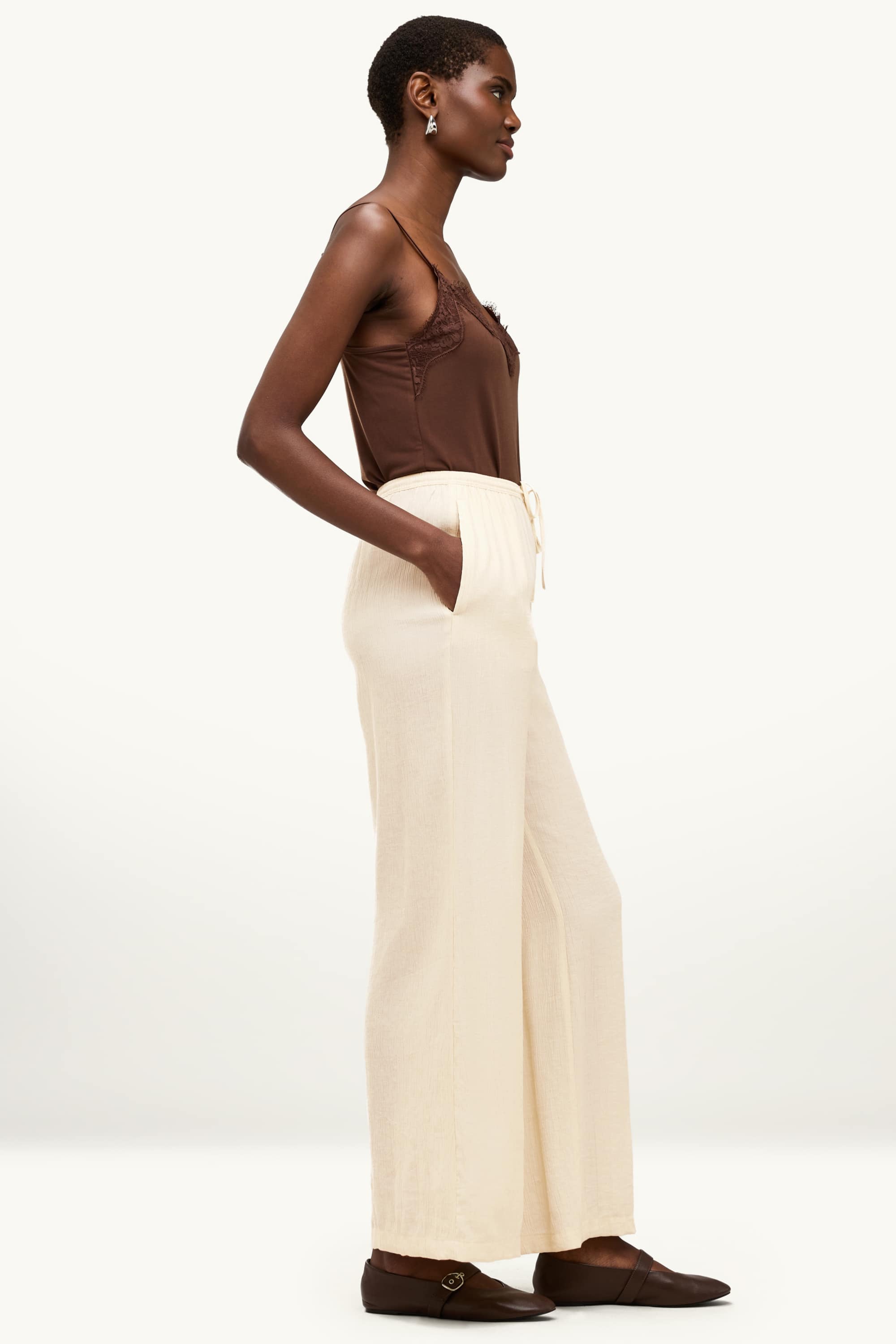 Cloth trousers - mid-rise waist - wide leg creme