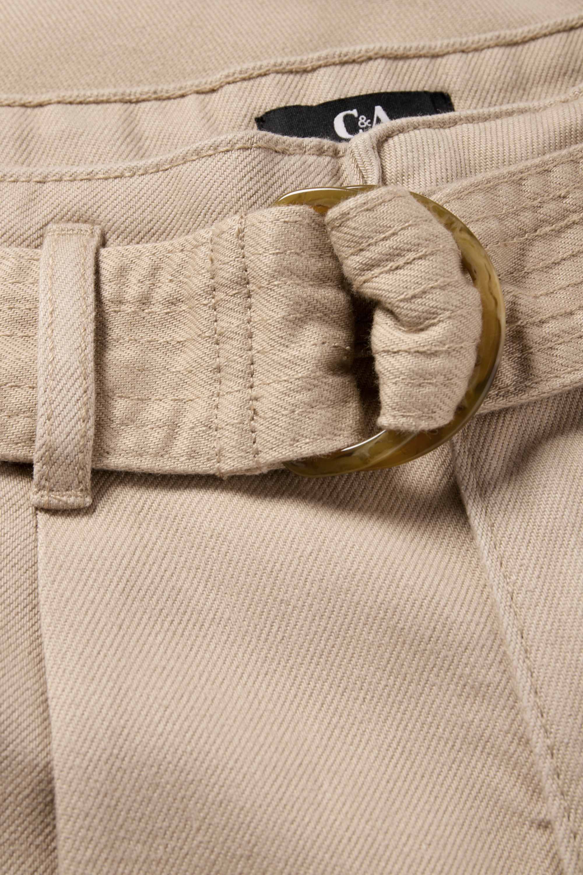 Cargo trousers with belt - high-rise waist - tapered fit beige