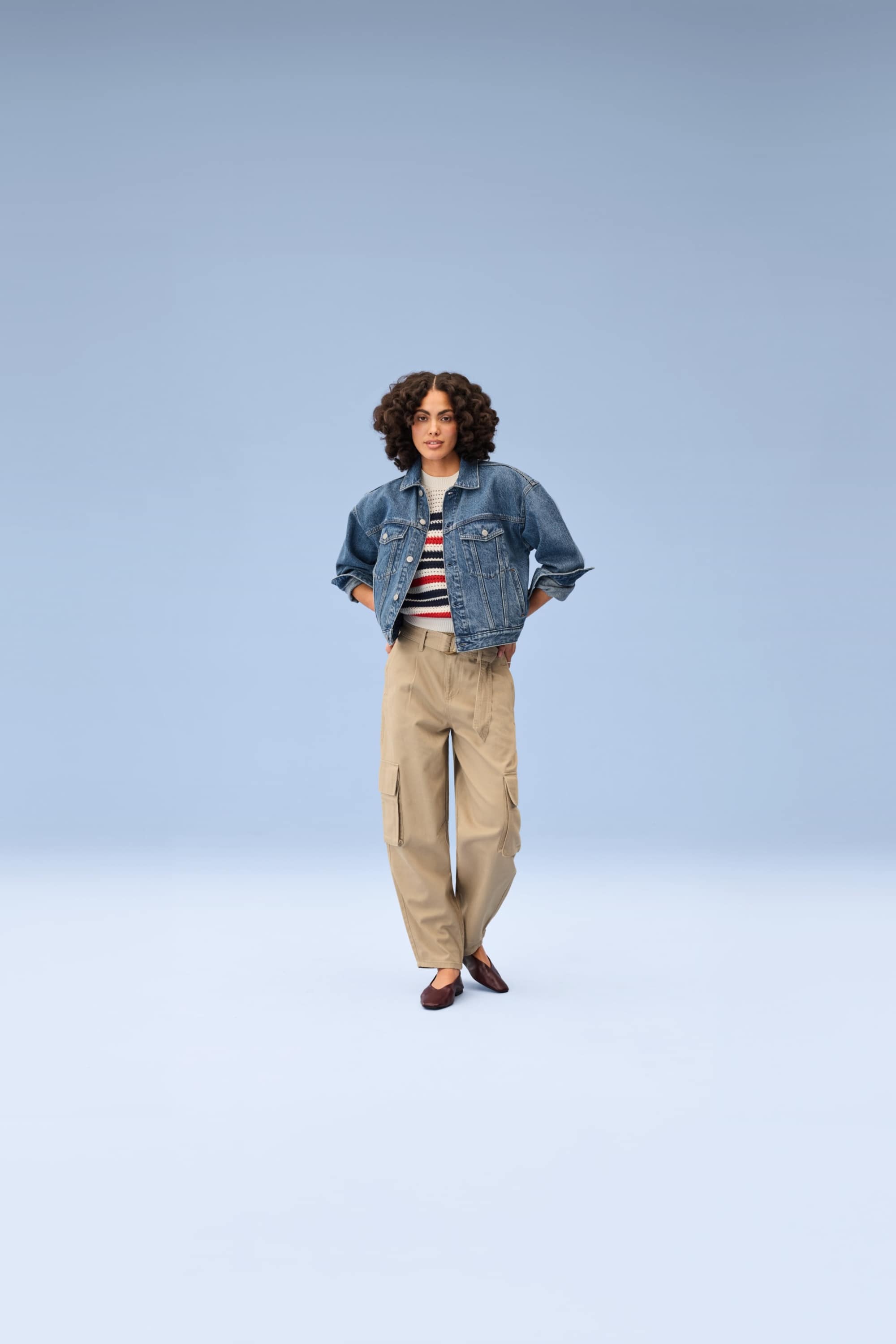 Cargo trousers with belt - high-rise waist - tapered fit beige
