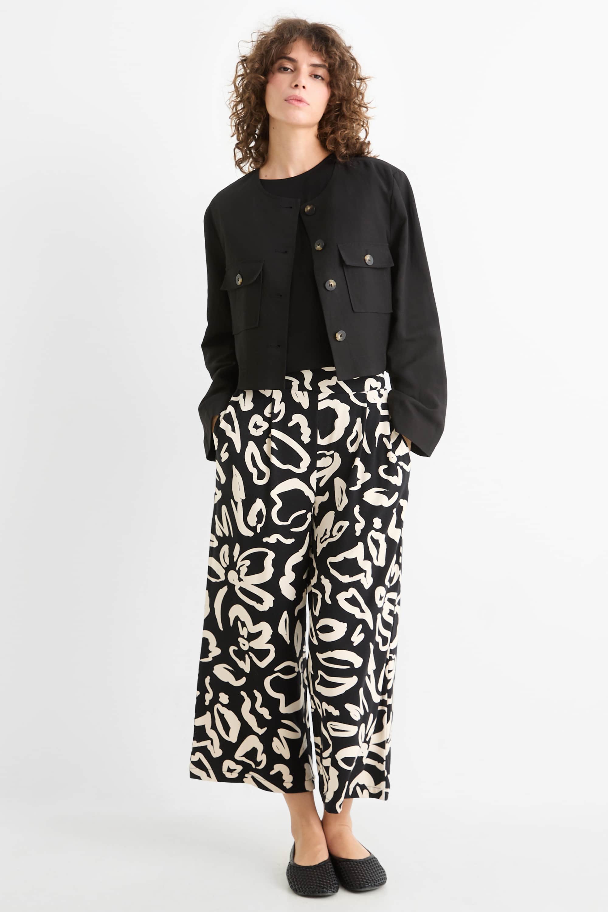 Jersey trousers - mid-rise waist - straight fit - floral black / beige