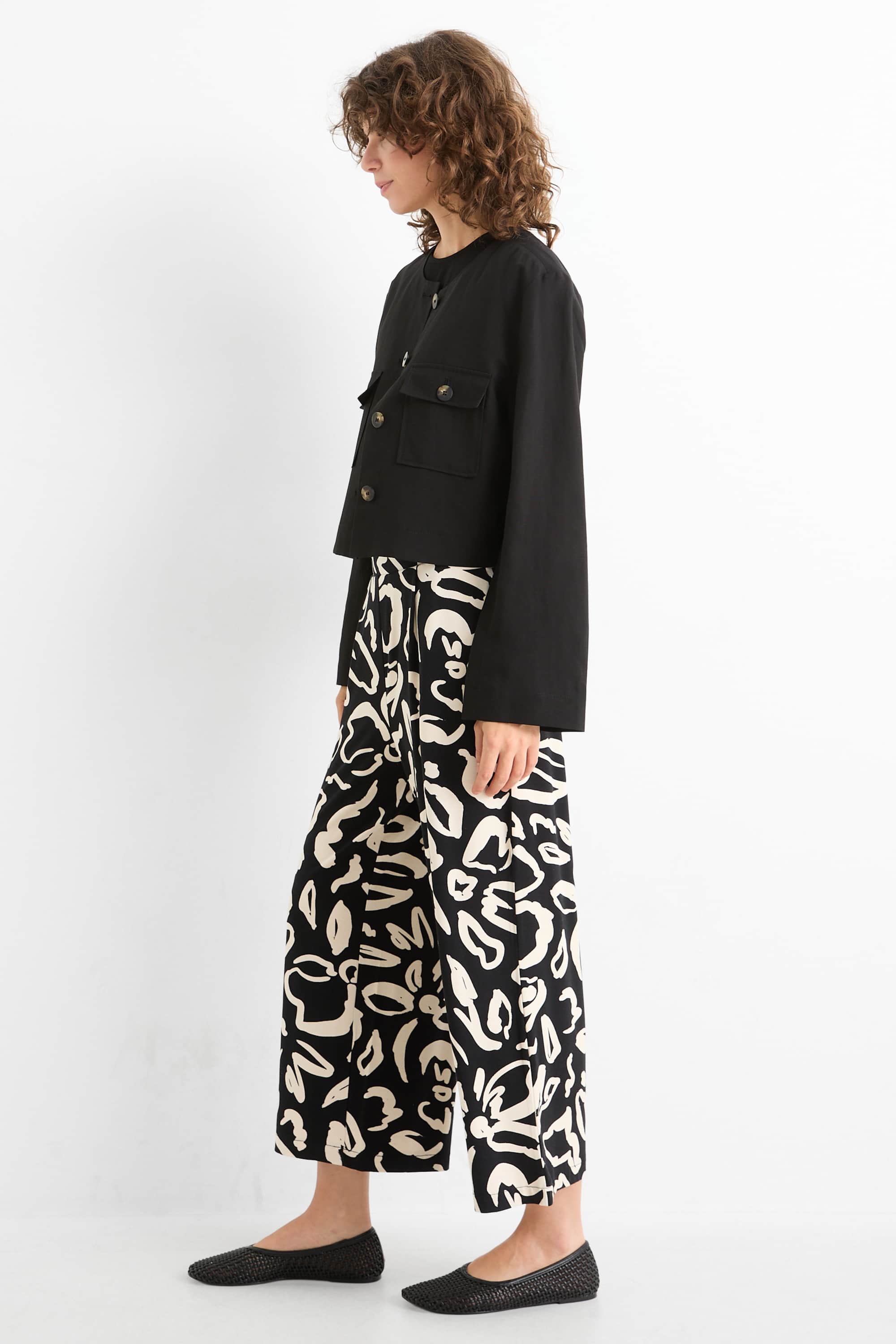 Jersey trousers - mid-rise waist - straight fit - floral black / beige