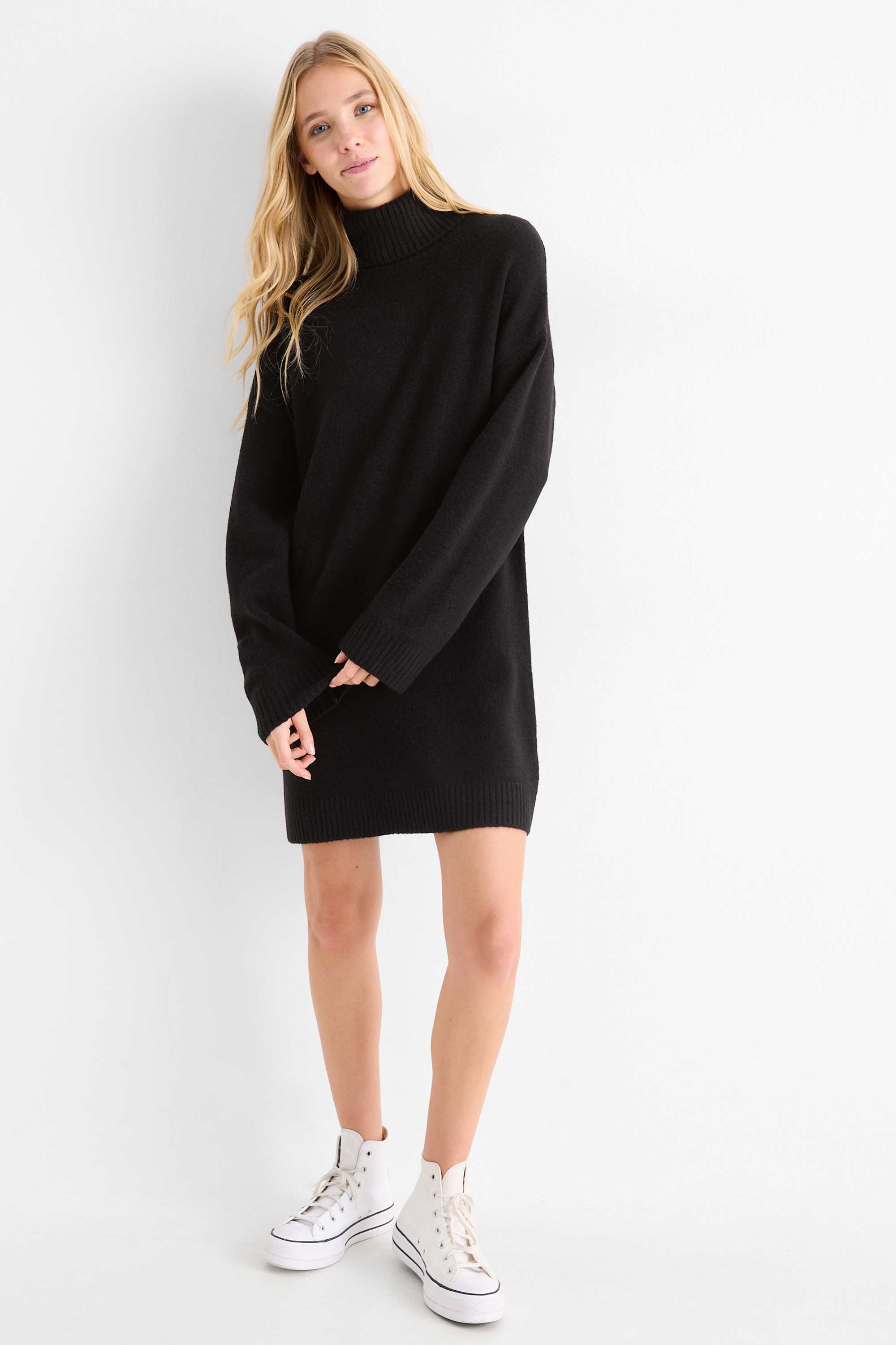 Knitted dress black