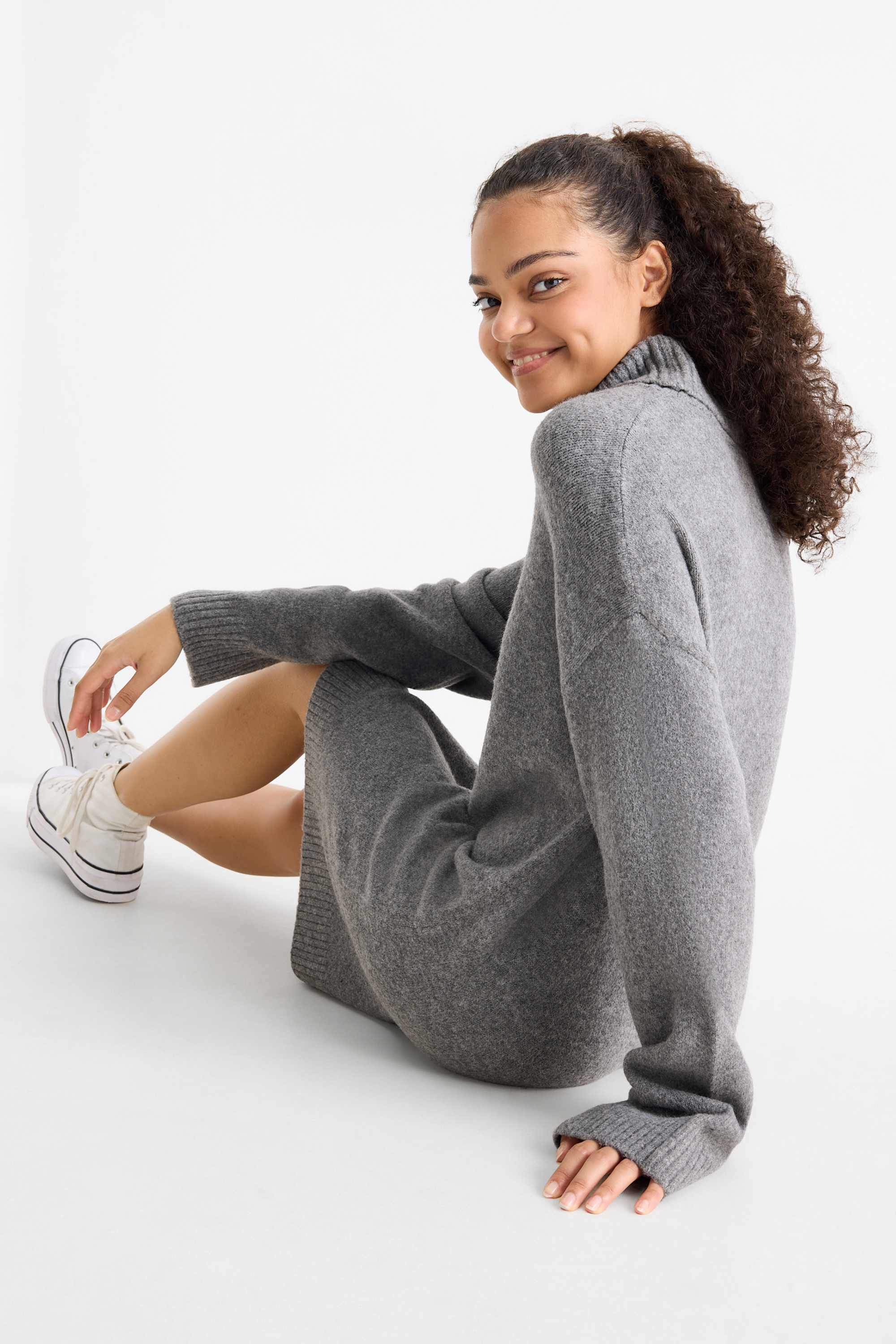 Knitted dress gray