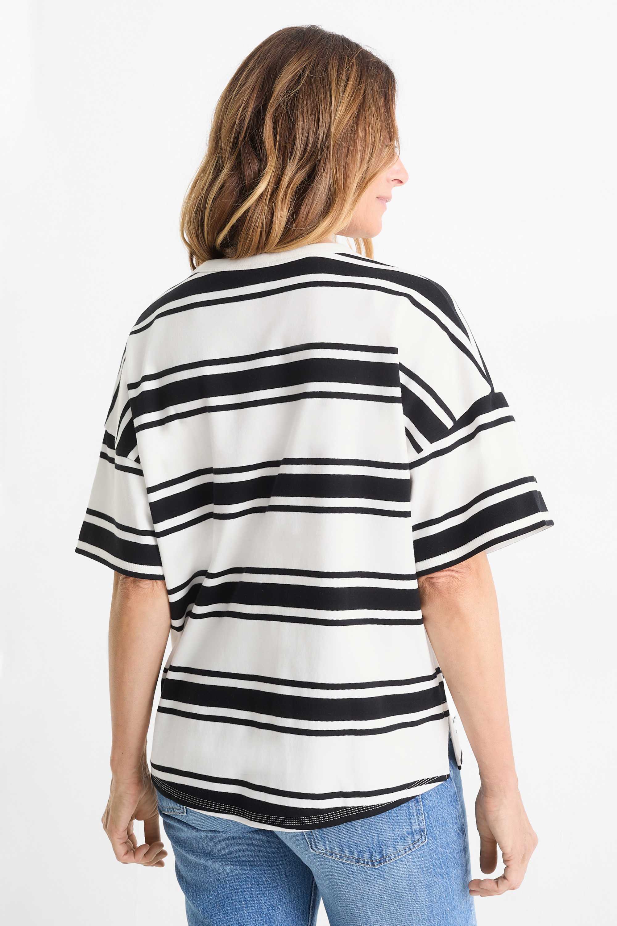 T-shirt - oversized - striped white / black
