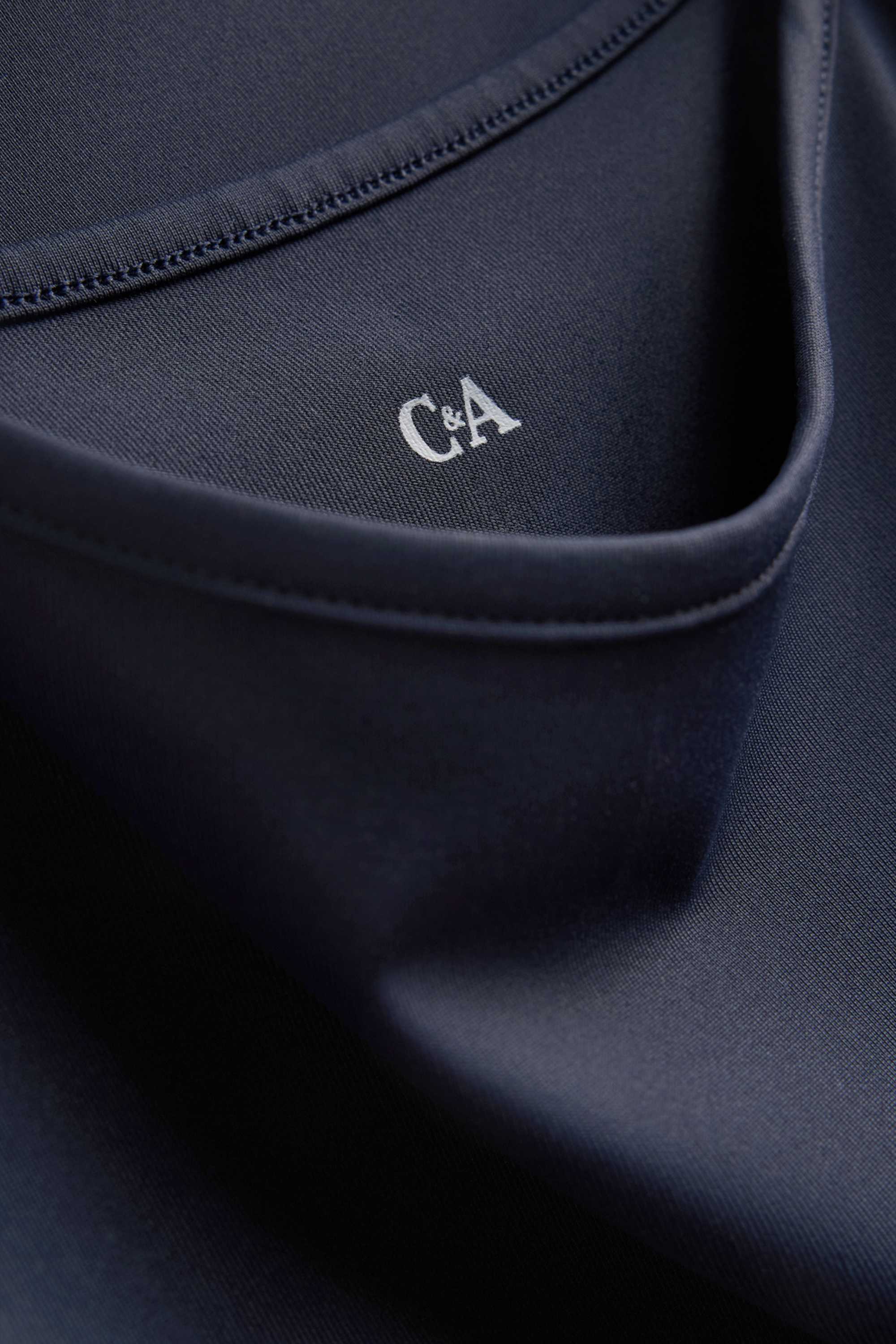 Top black