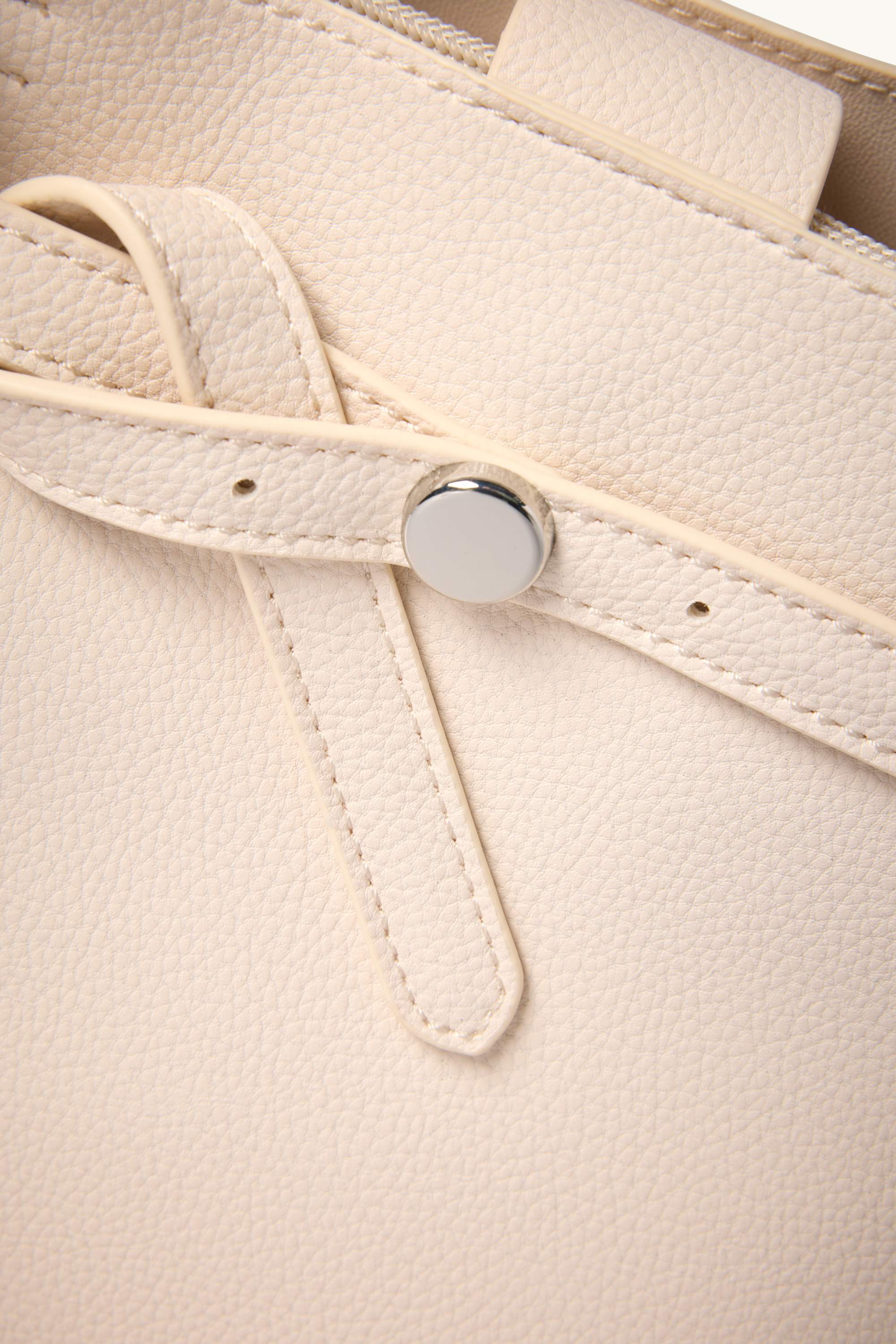 Small shopper with detachable bag strap - faux leather light beige