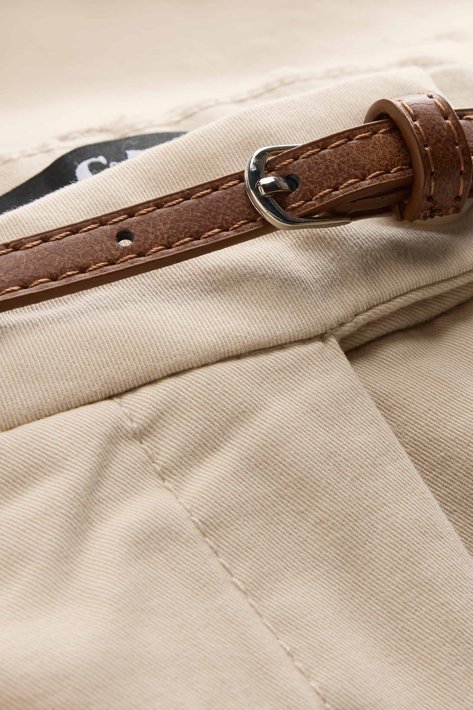 Bermuda shorts with belt - mid-rise waist beige