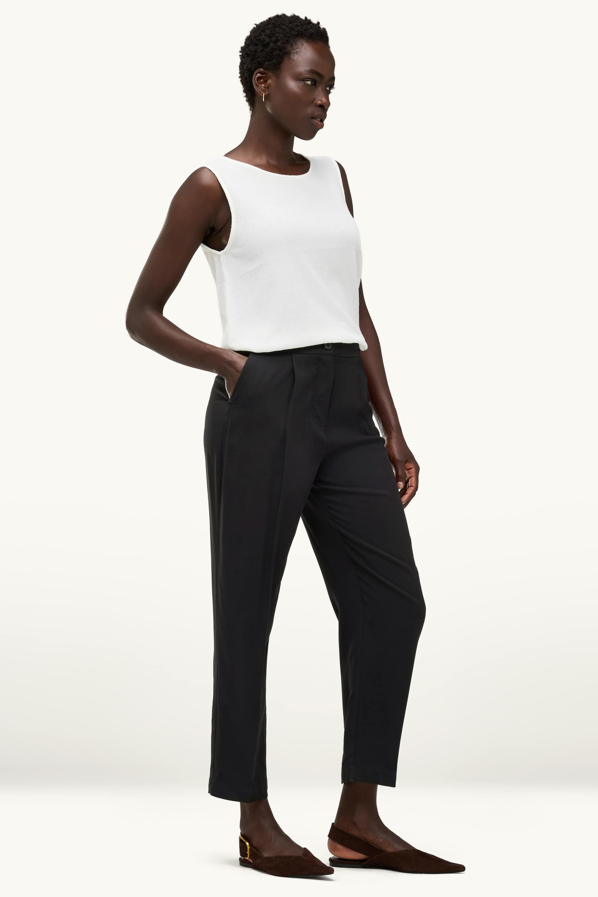 Cloth trousers - high waist - tapered fit black