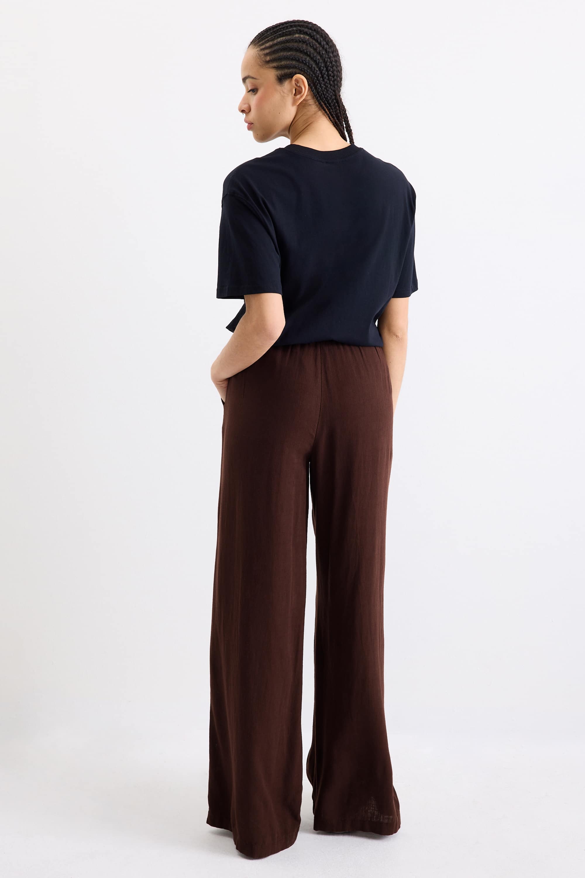 Cloth trousers with linen content - mid-rise waist - loose fit dark brown