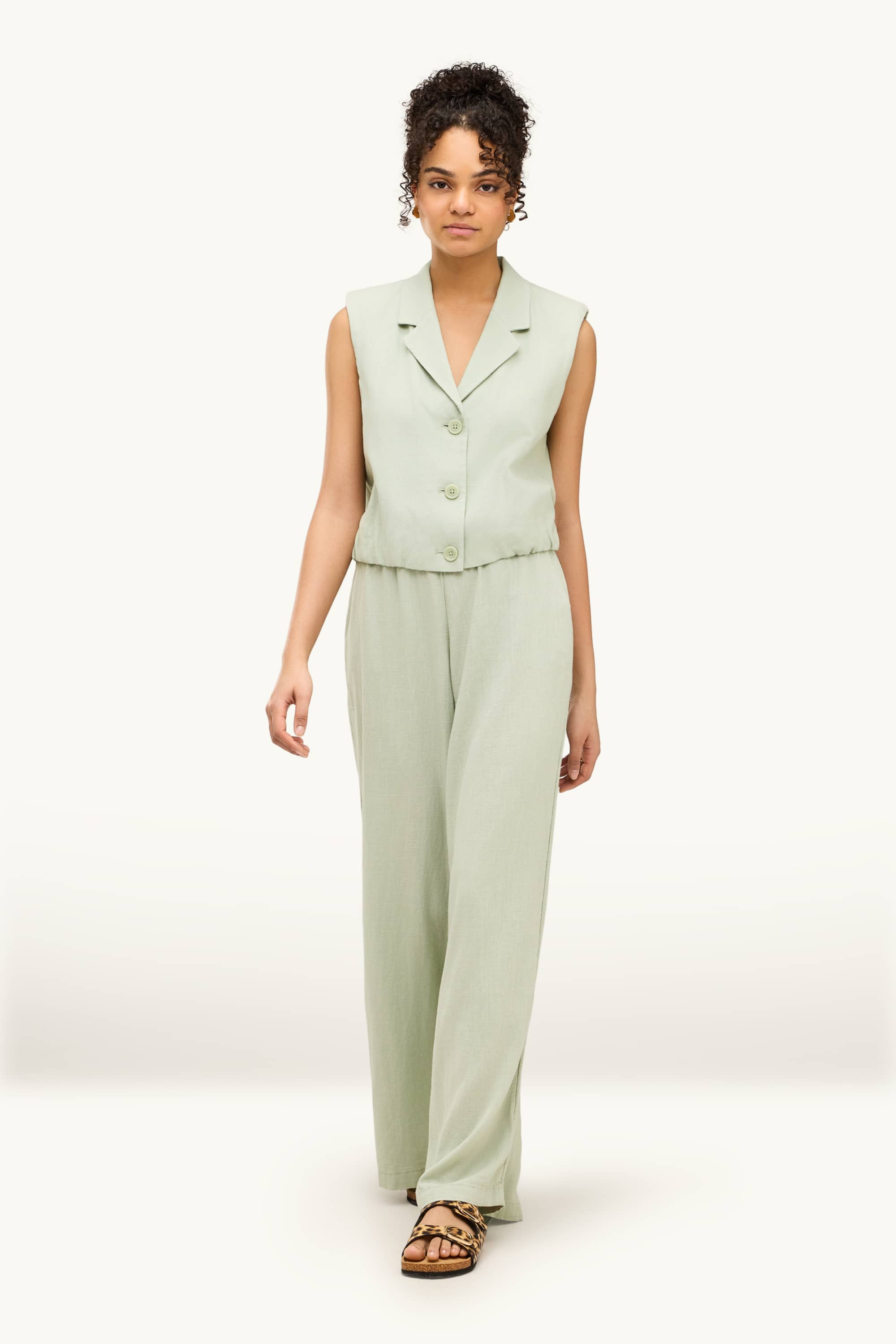 Cloth trousers with linen content - mid-rise waist - loose fit green