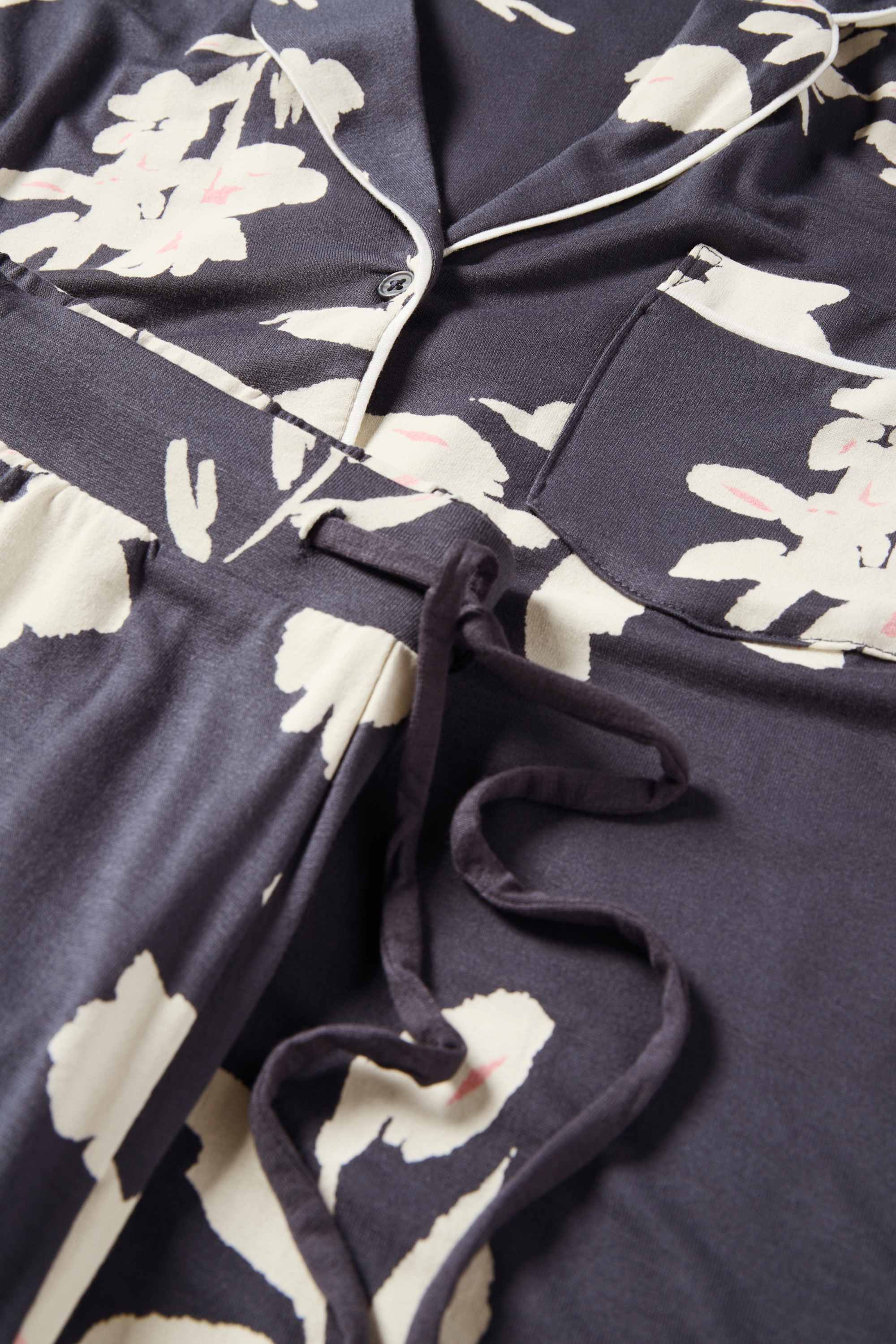 Viscose pyjamas - floral dark blue / creme white