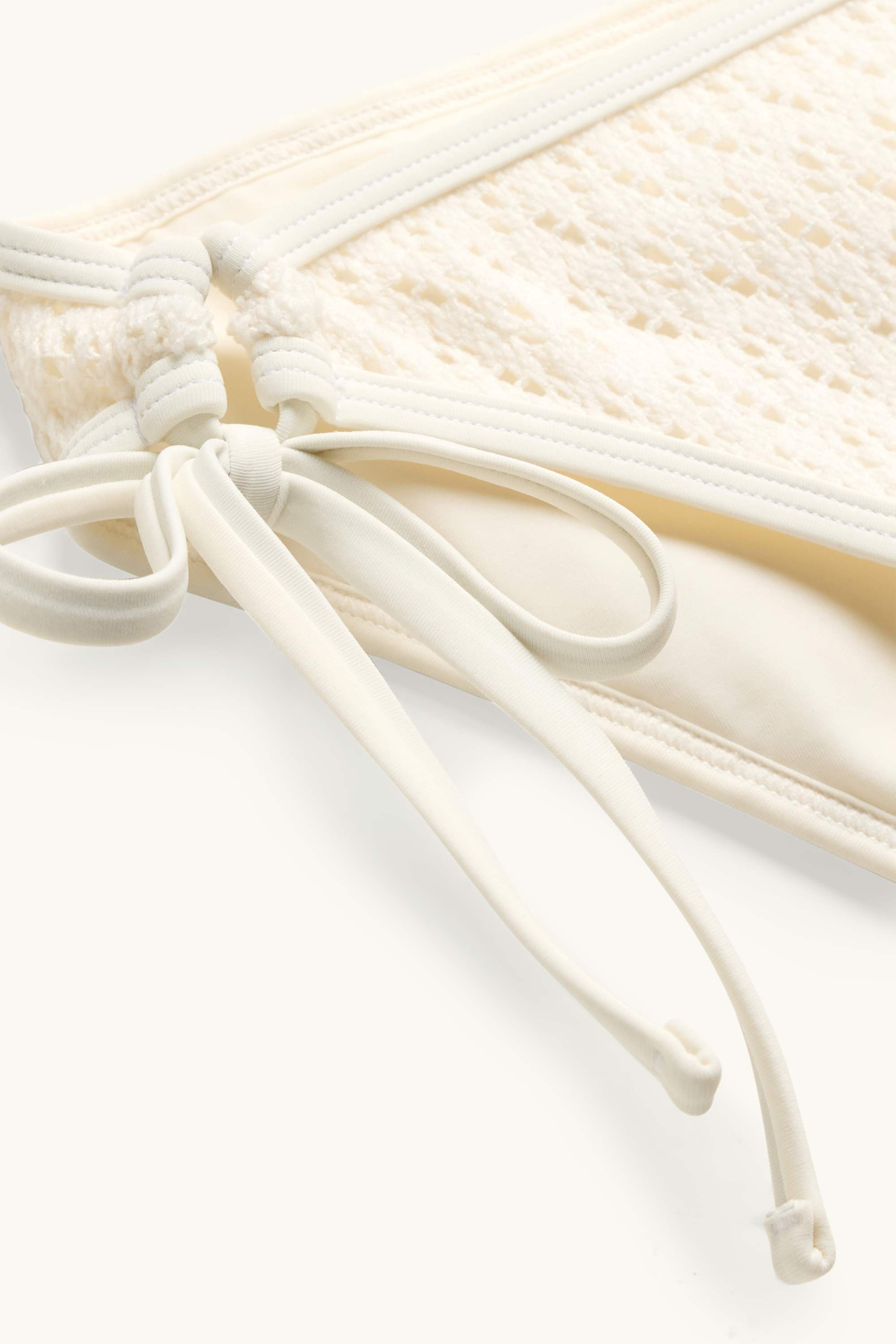 Bikini bottoms - mid-rise waist - LYCRA® XTRA LIFE™ - textured white
