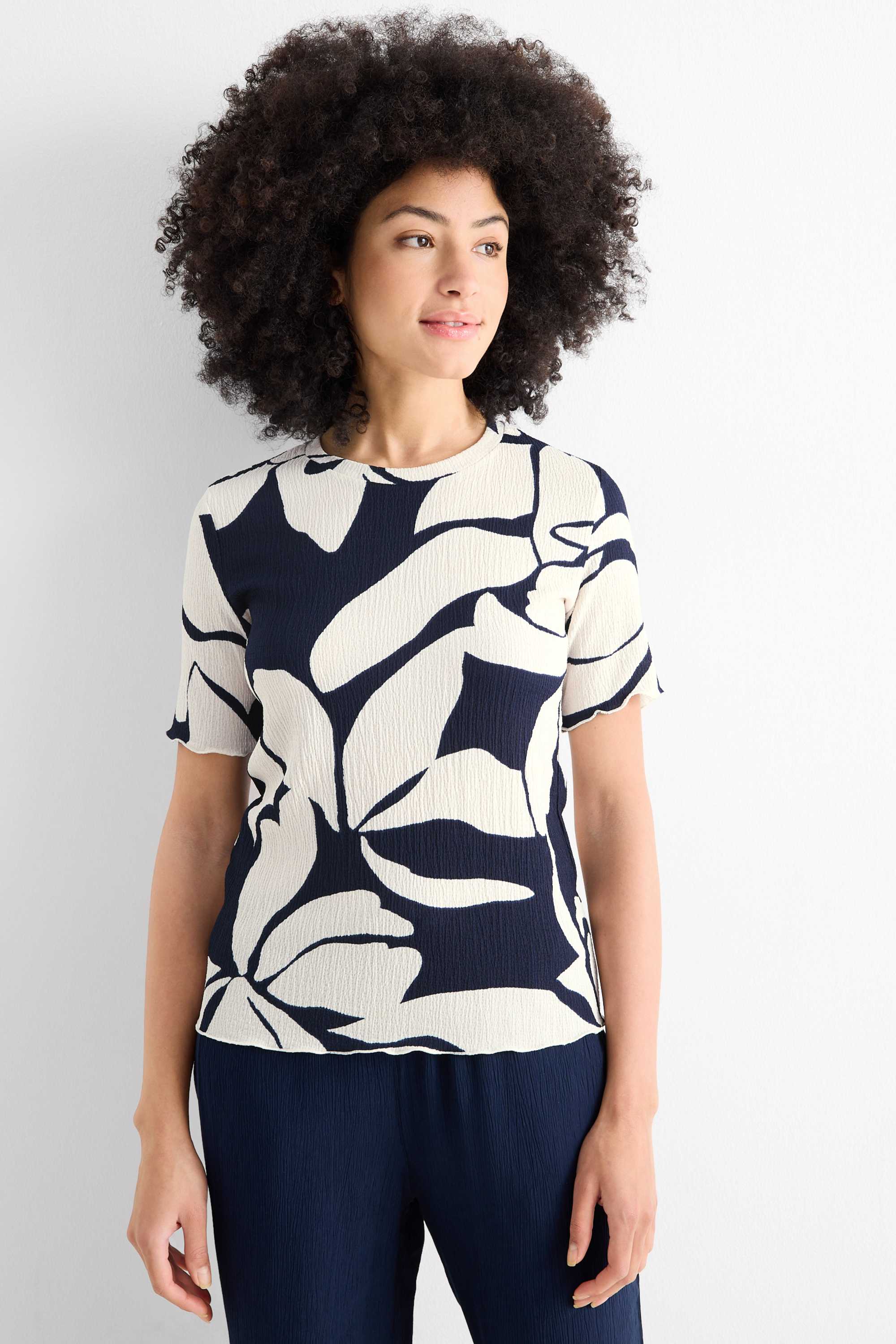 T-shirt - regular fit - floral dark blue / creme white