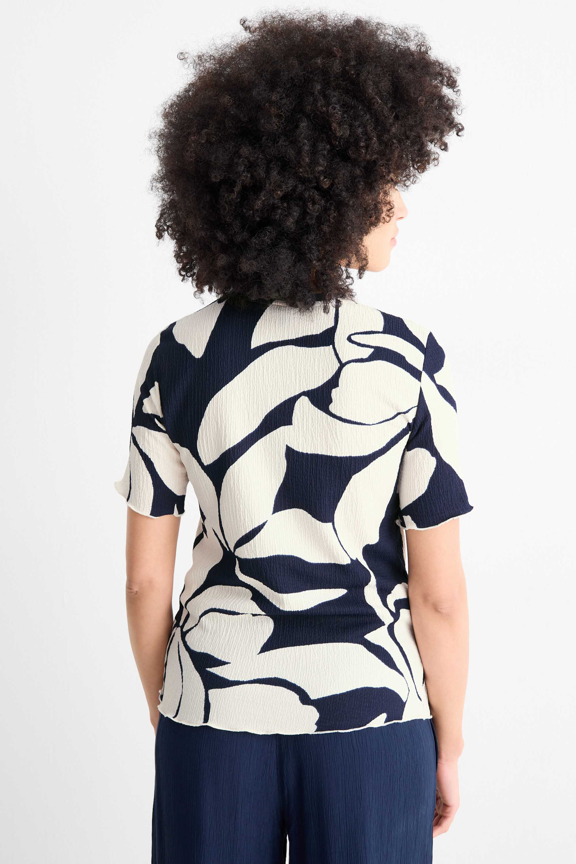 T-shirt - regular fit - floral dark blue / creme white