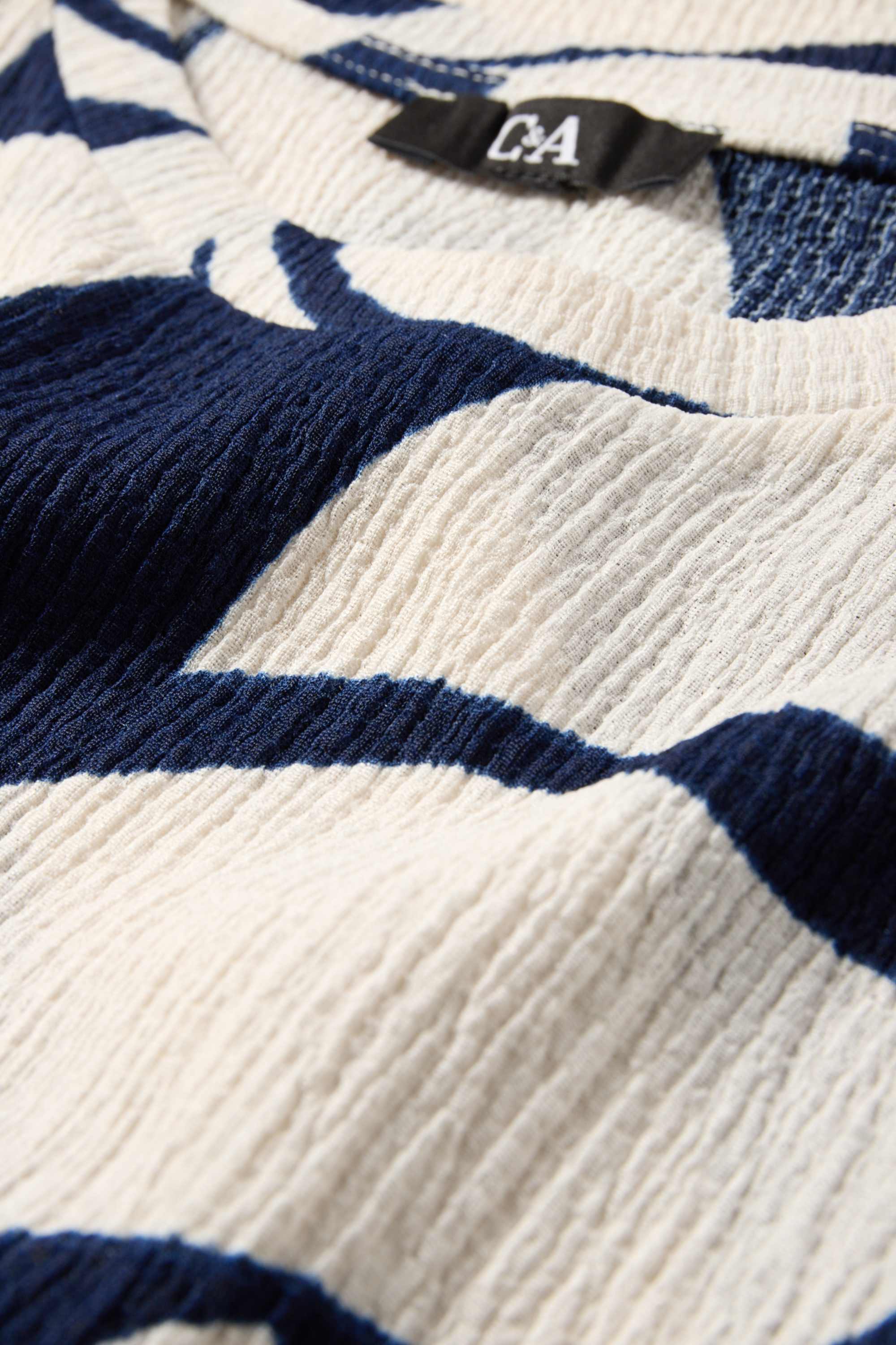 T-shirt - regular fit - floral dark blue / creme white