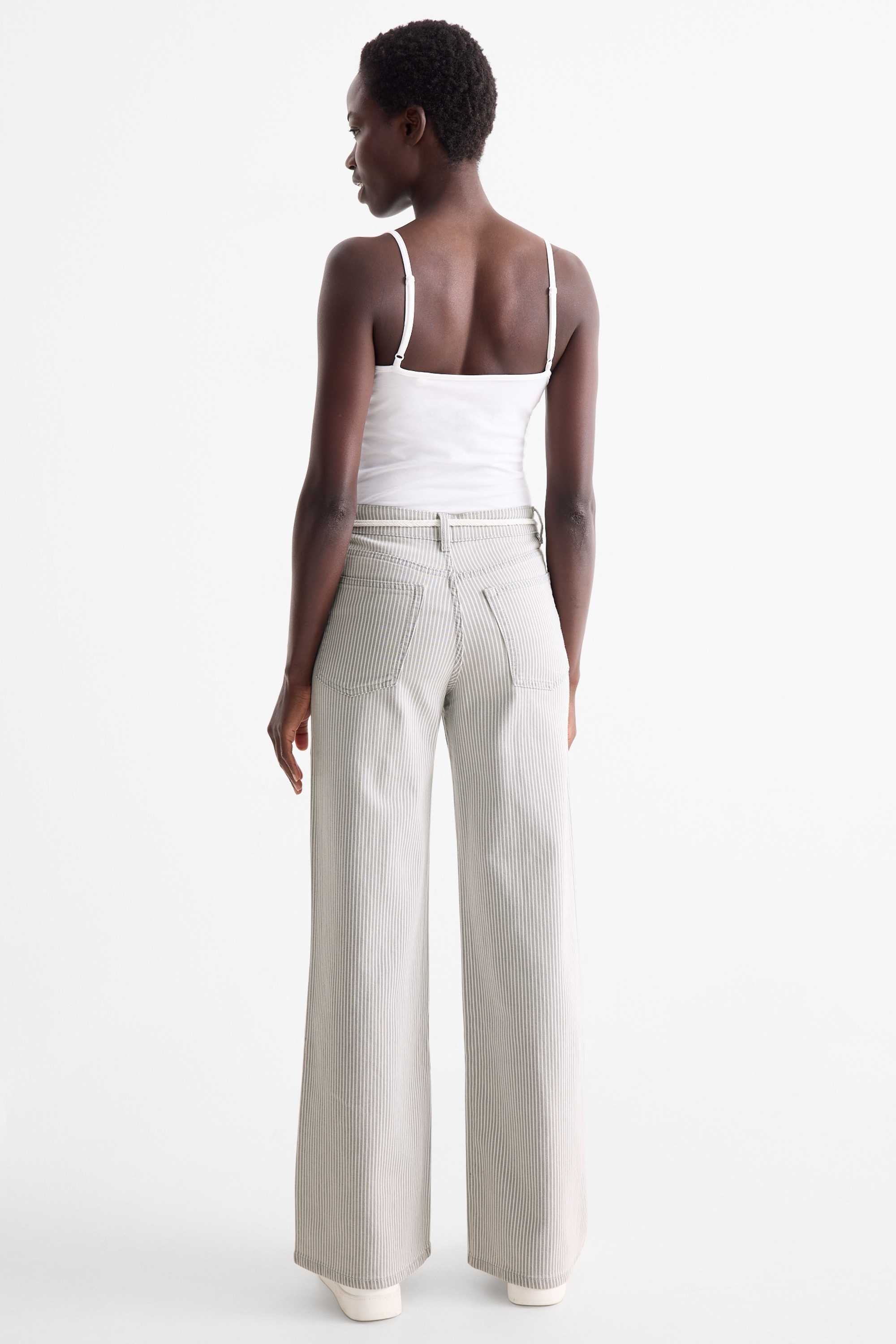 Wide leg jeans with belt - mid-rise waist - striped white / gray