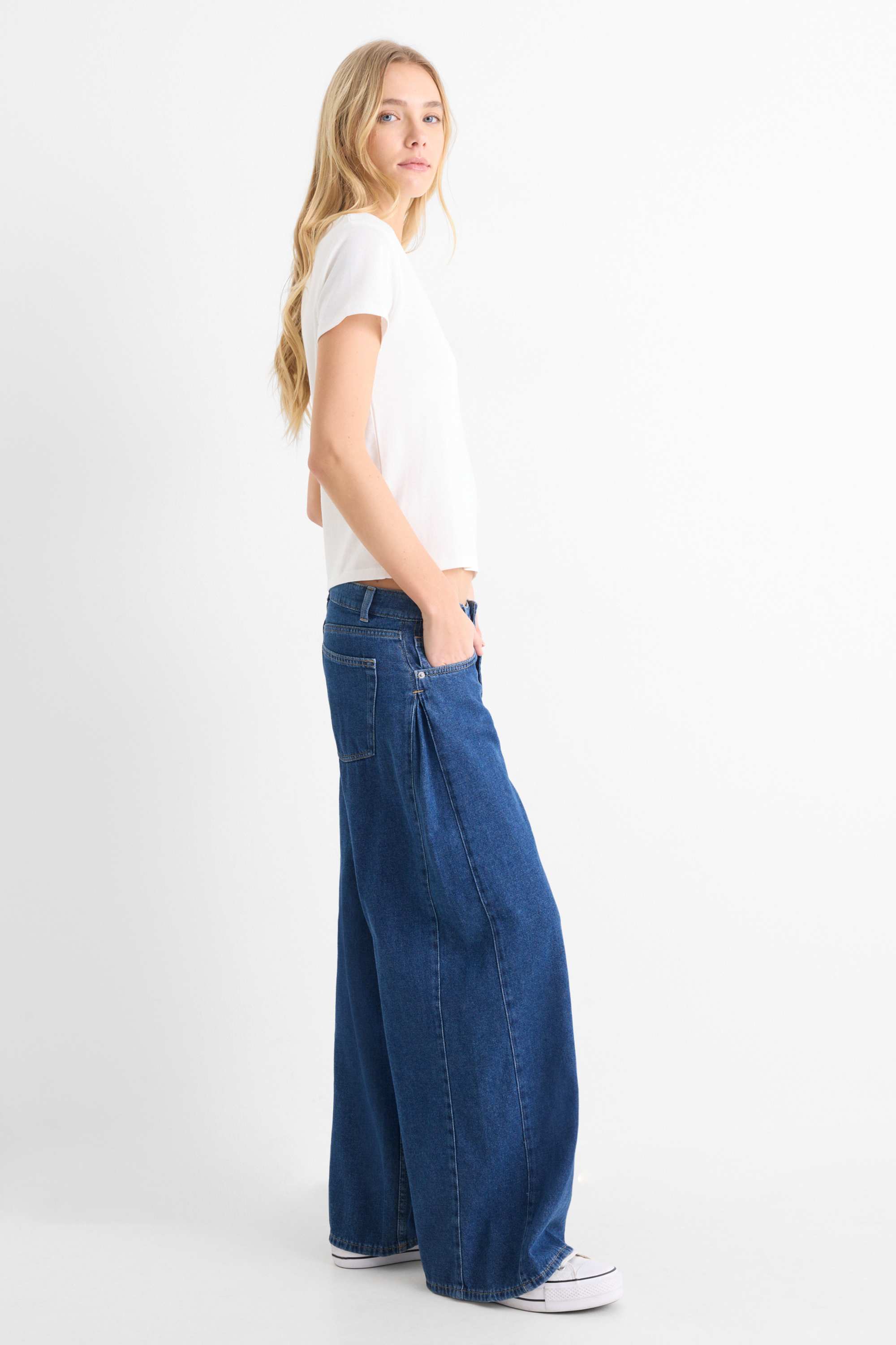 Wide leg jeans - low-rise waist blue denim