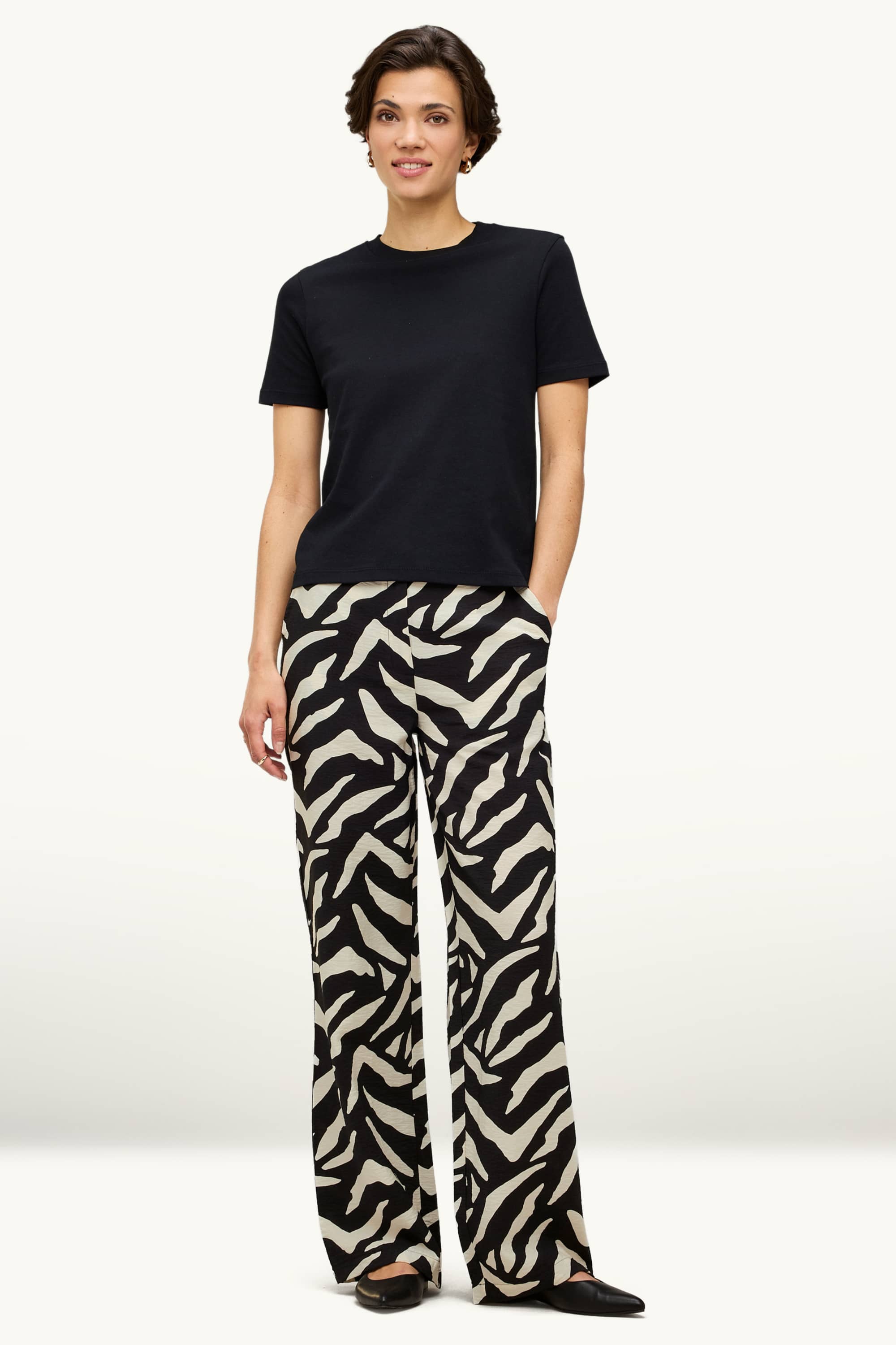 Cloth trousers - high waist - wide leg - patterned black / white