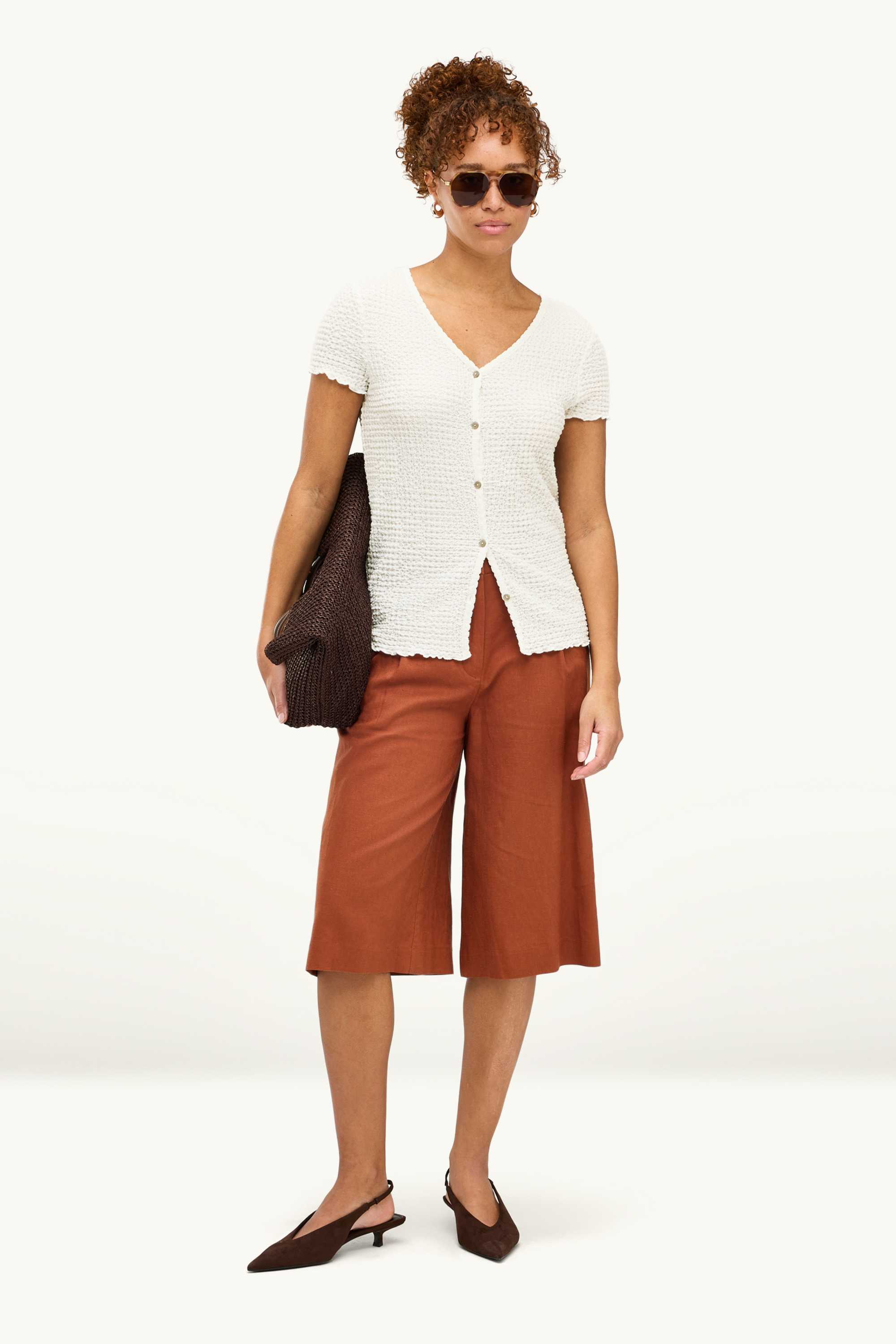 V-neck T-shirt with button placket - regular fit creme