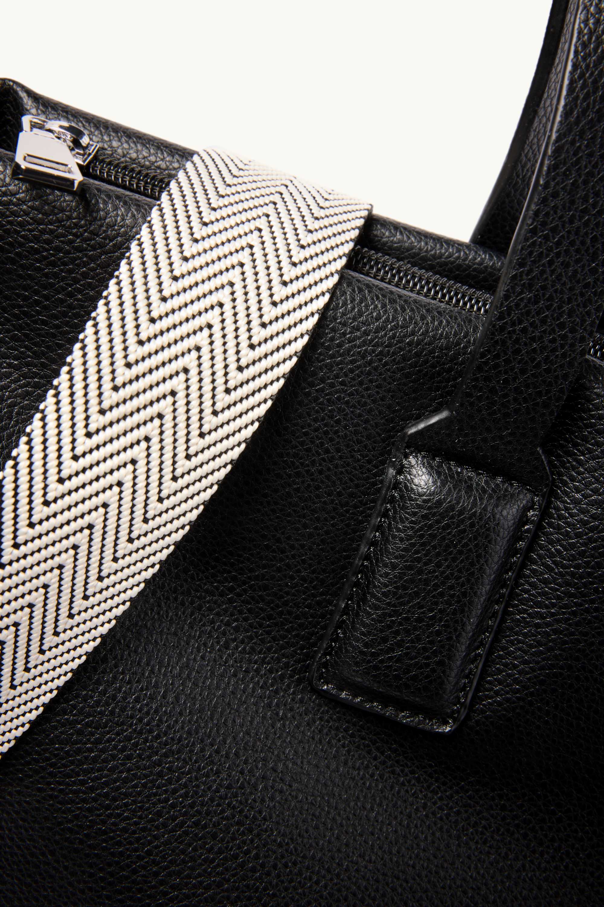 Large shopper with detachable bag strap - faux leather black