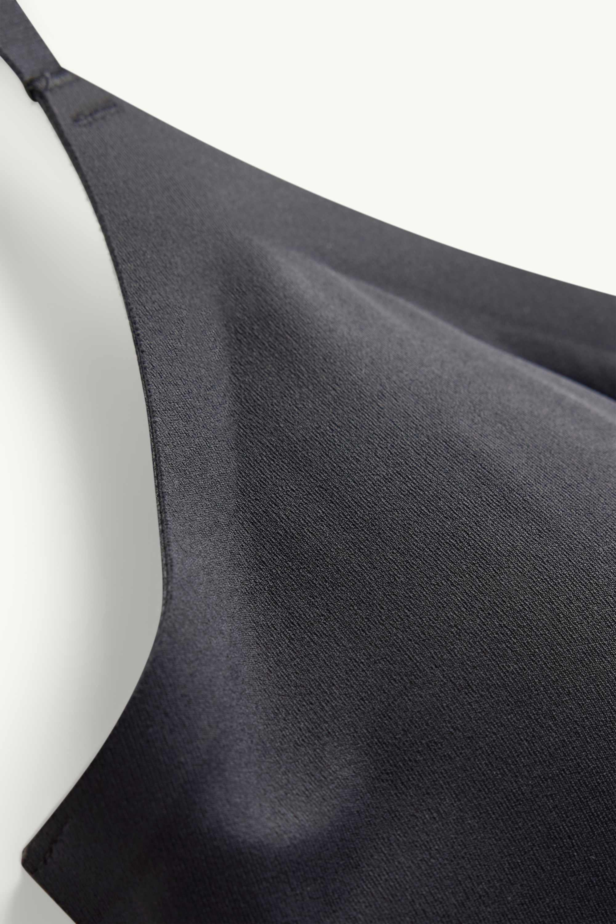Non-wired invisible bra - padded black
