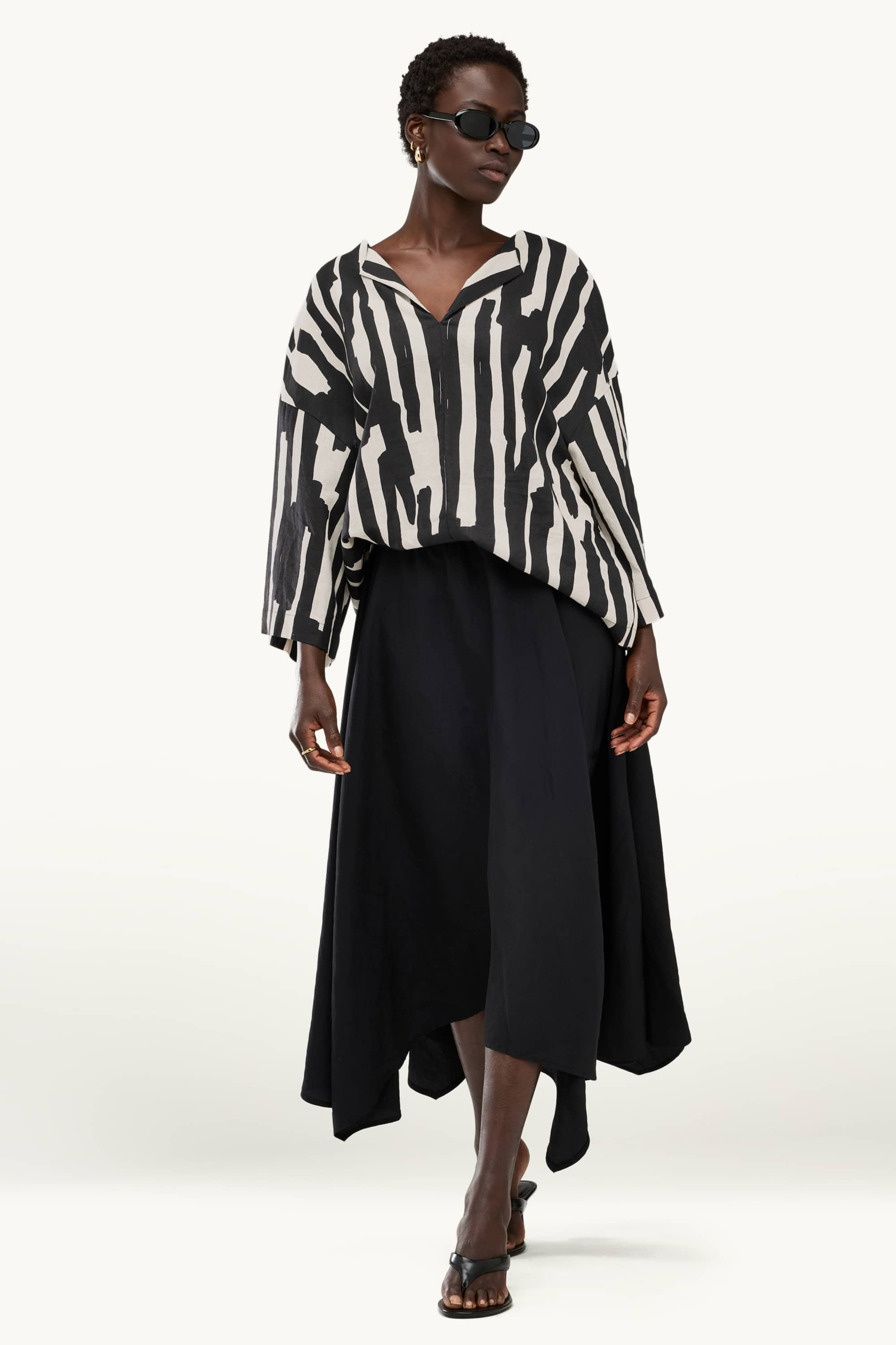 Blouse - linen blend - patterned black / beige