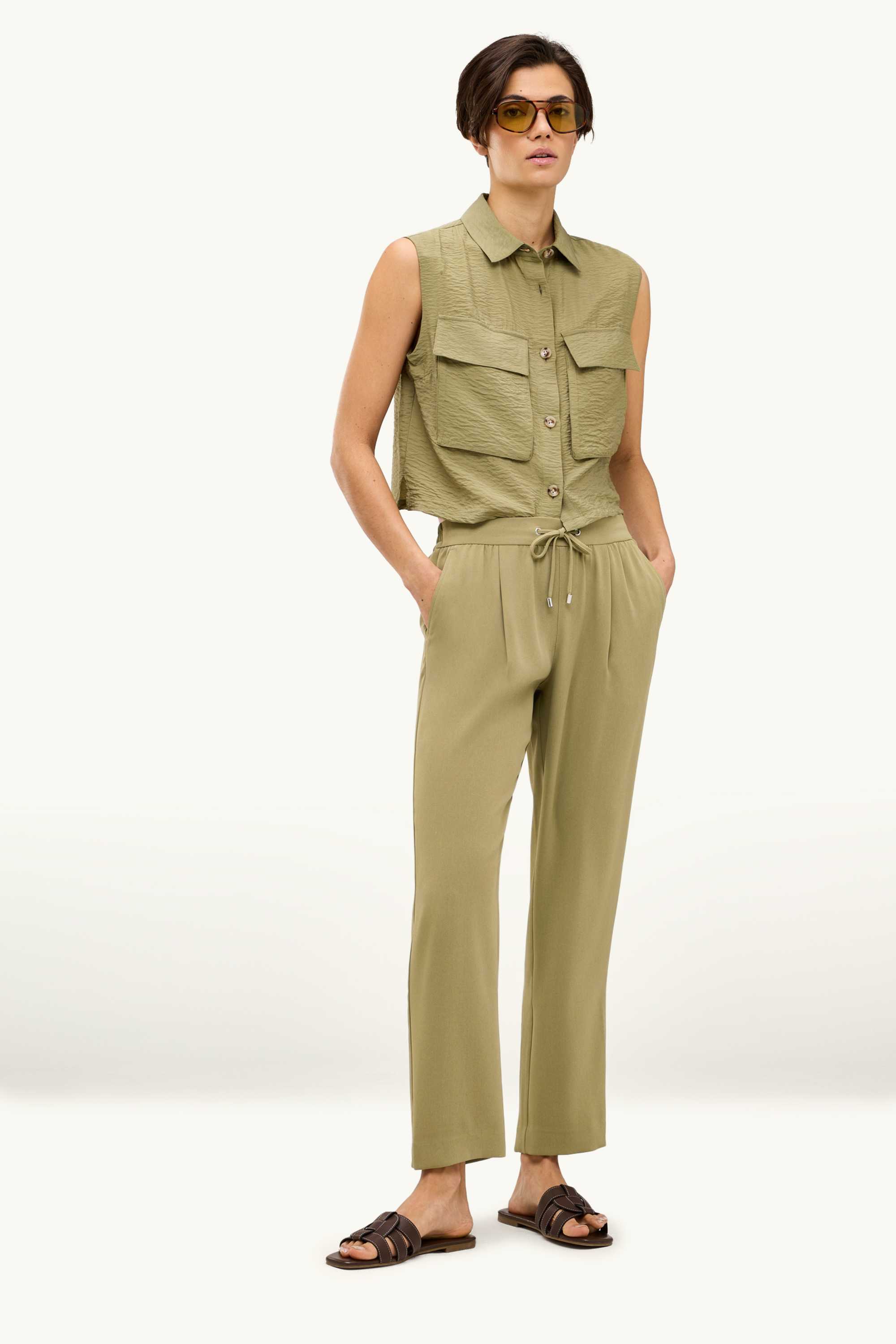 Cloth trousers - mid-rise waist - tapered leg green