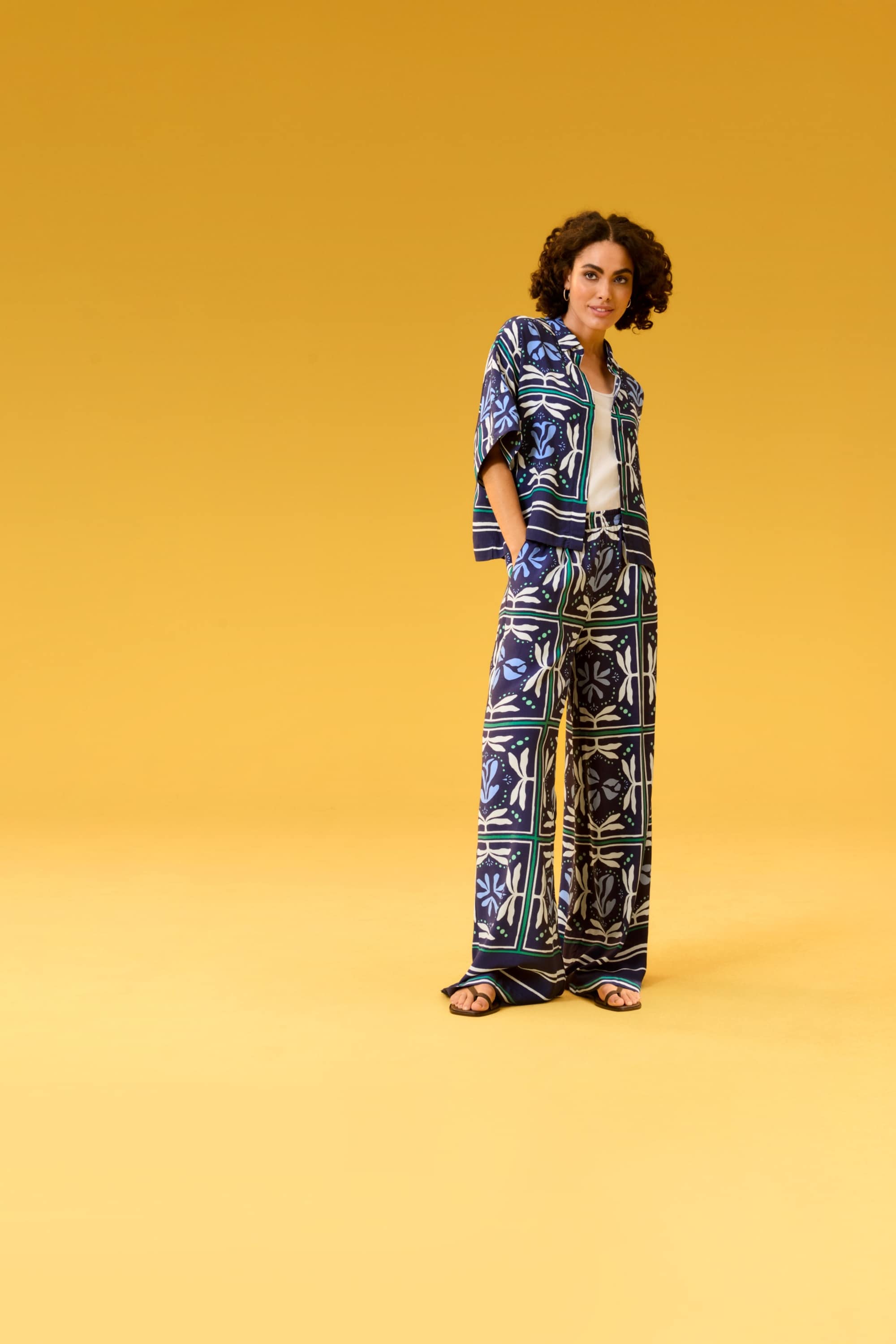 Cloth trousers - high waist - wide leg - patterned dark blue