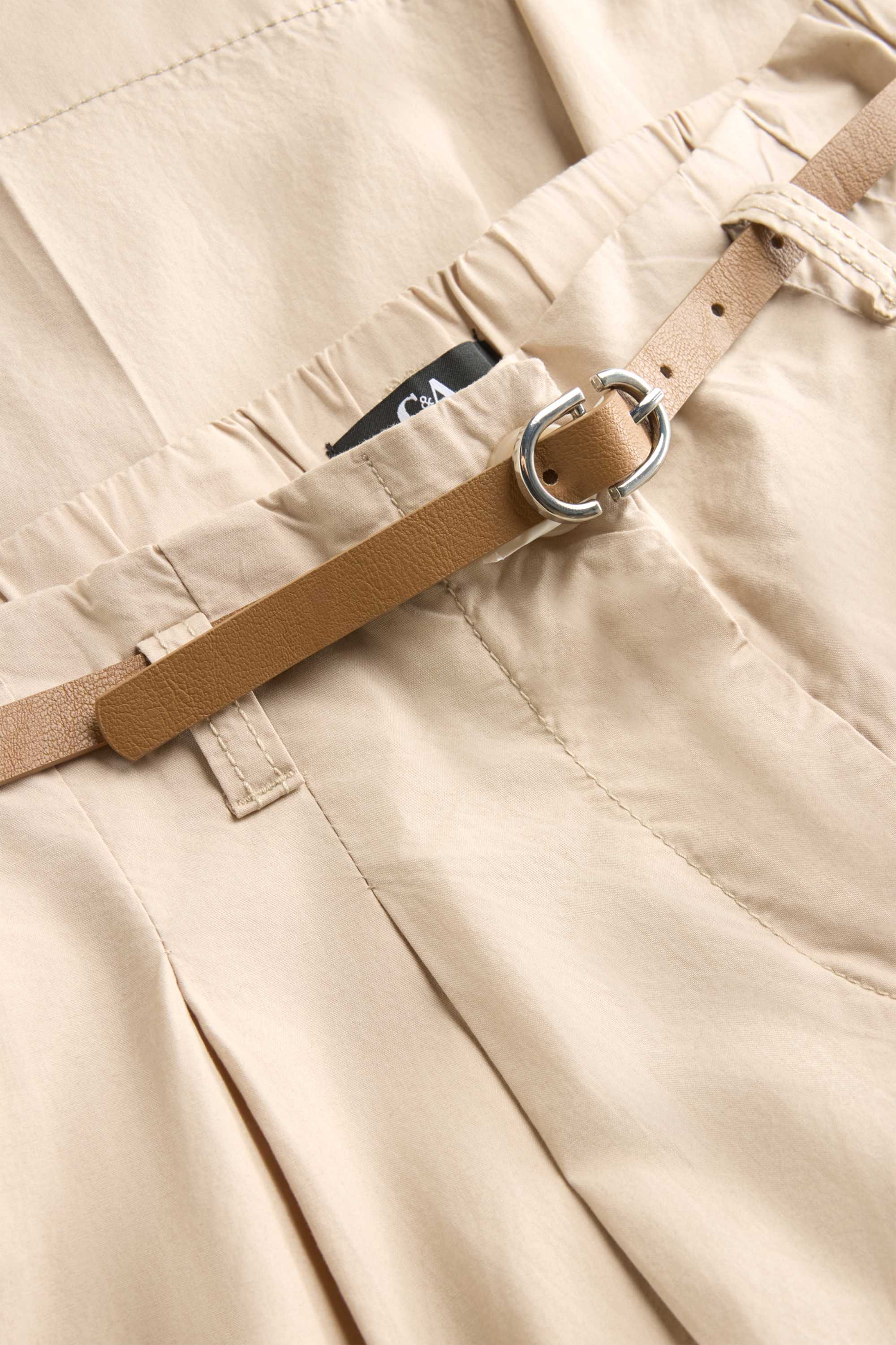 Cropped cloth trousers with belt - high waist - wide leg beige
