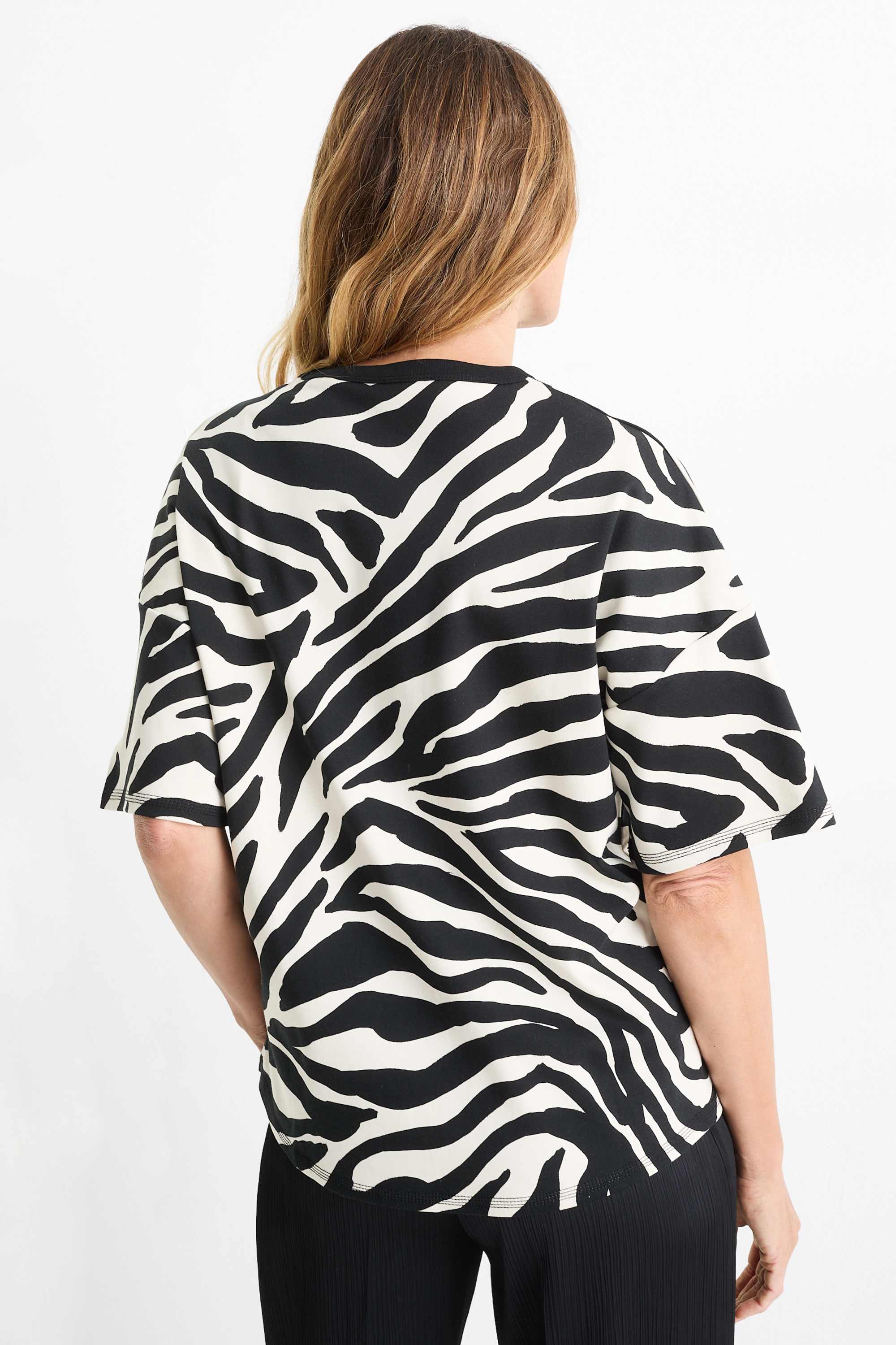 T-shirt - oversized - patterned black / white