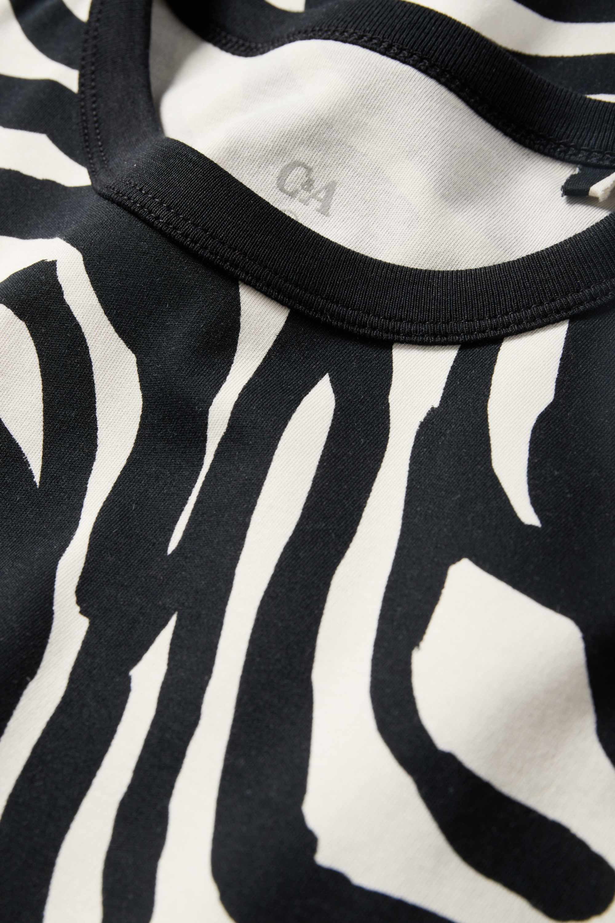 T-shirt - oversized - patterned black / white