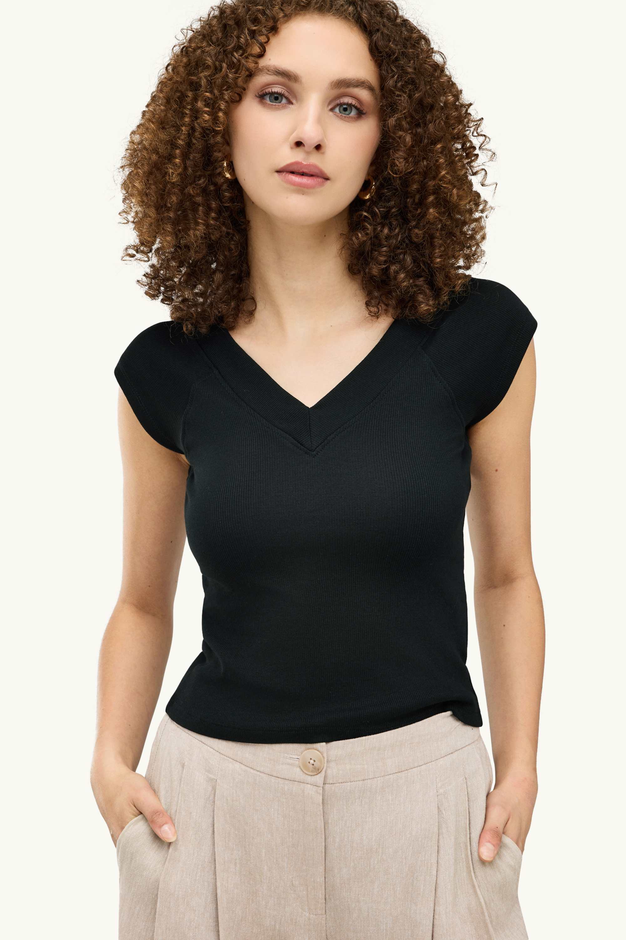 V-neck T-shirt - slim fit black