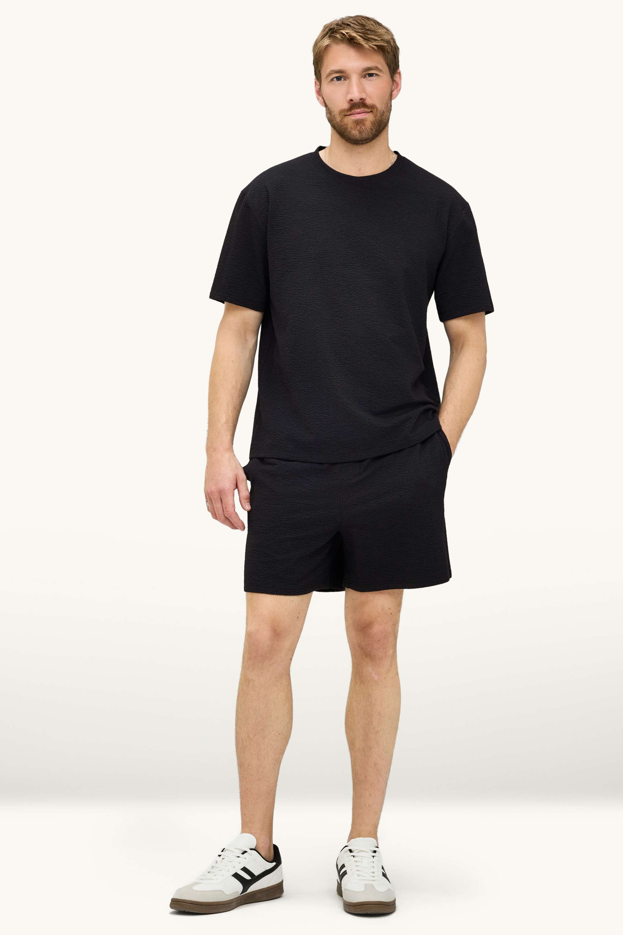 T-shirt - regular fit - textured black