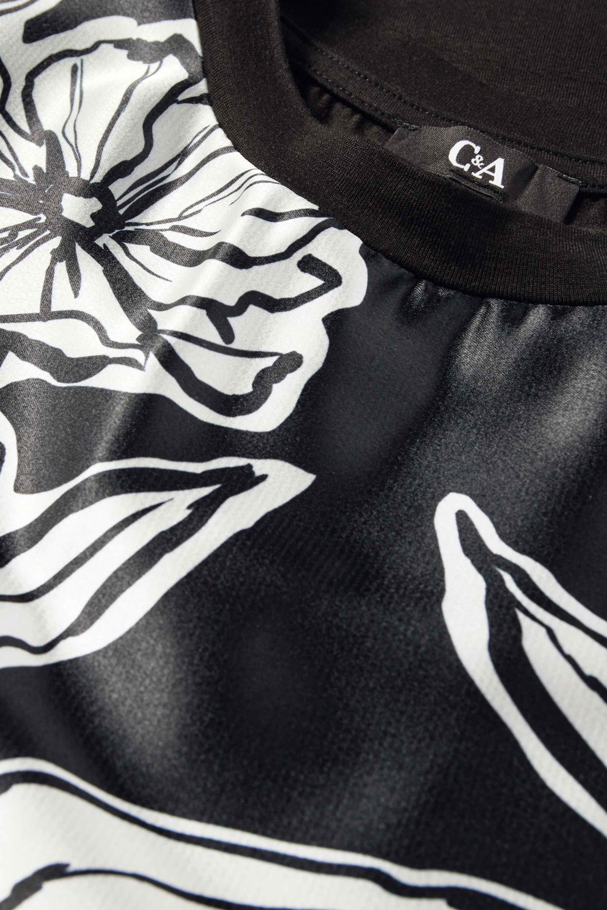 T-shirt - regular fit - floral black / white