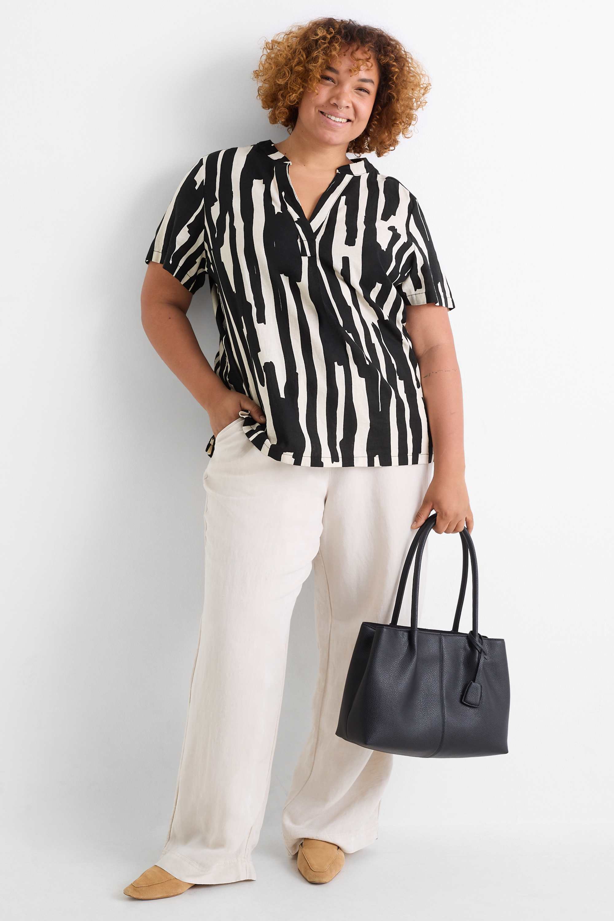 V-neck blouse - linen blend - patterned black / beige