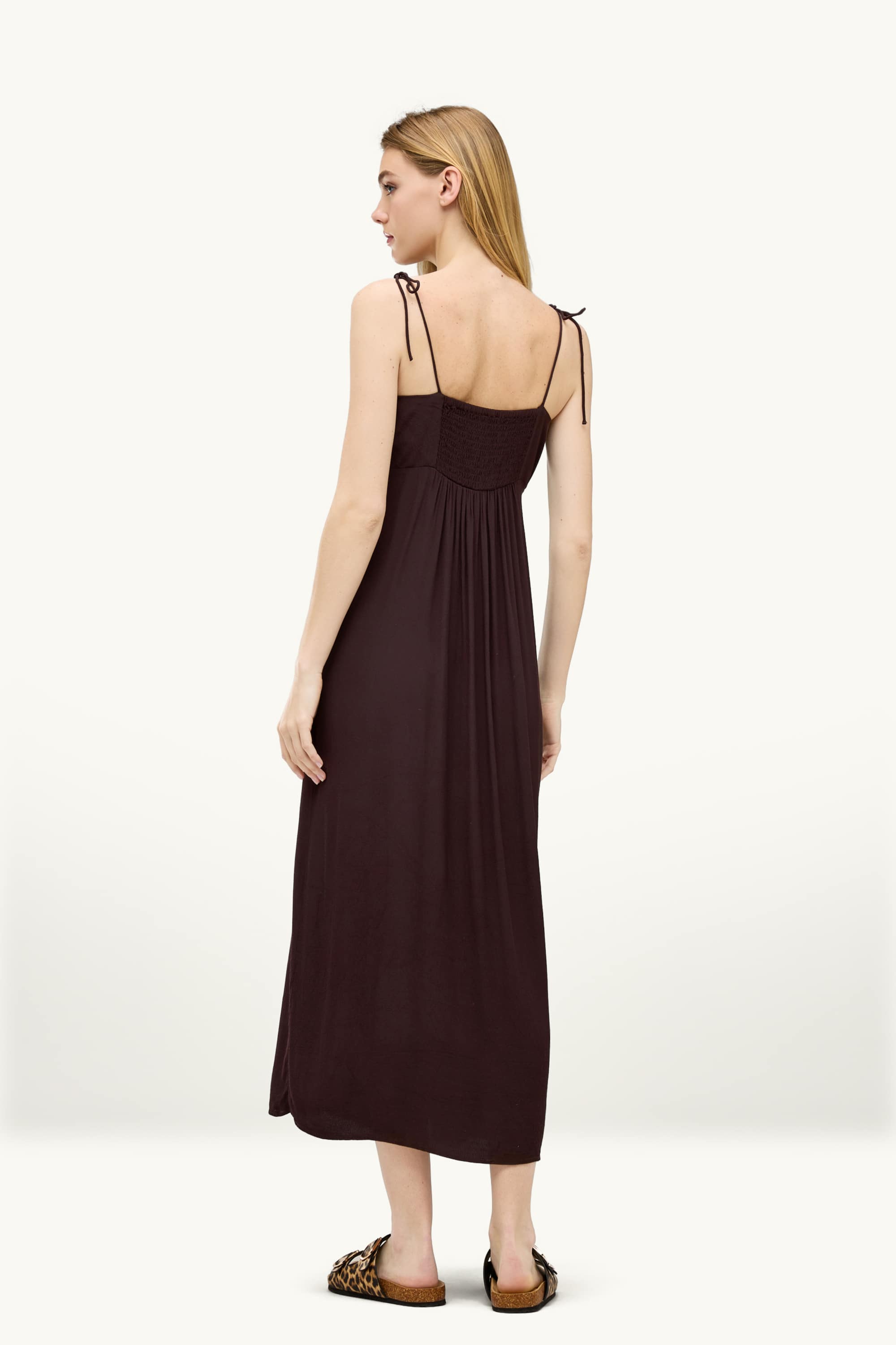 Dress with slit dark brown