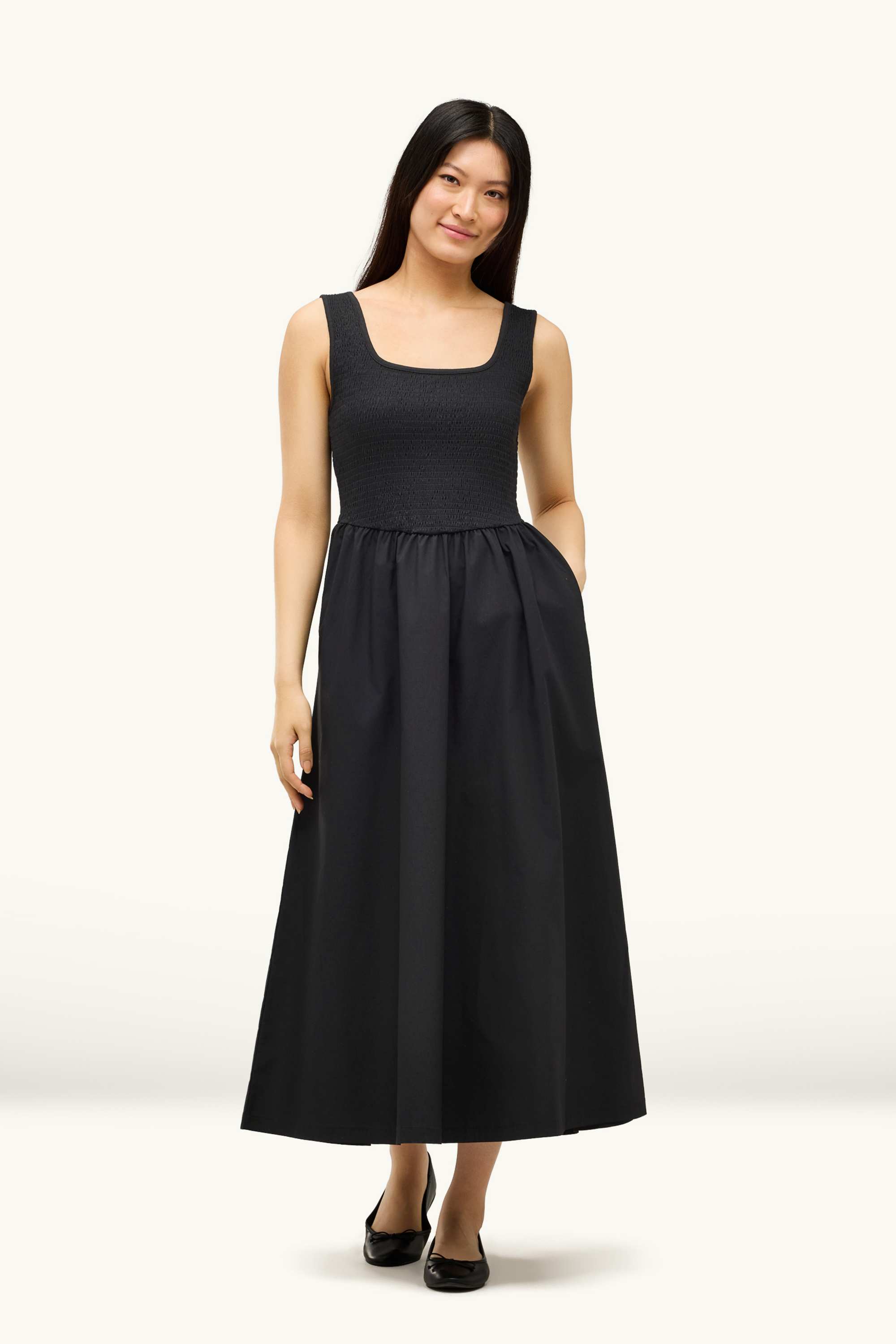 Fit & flare dress - smocked black