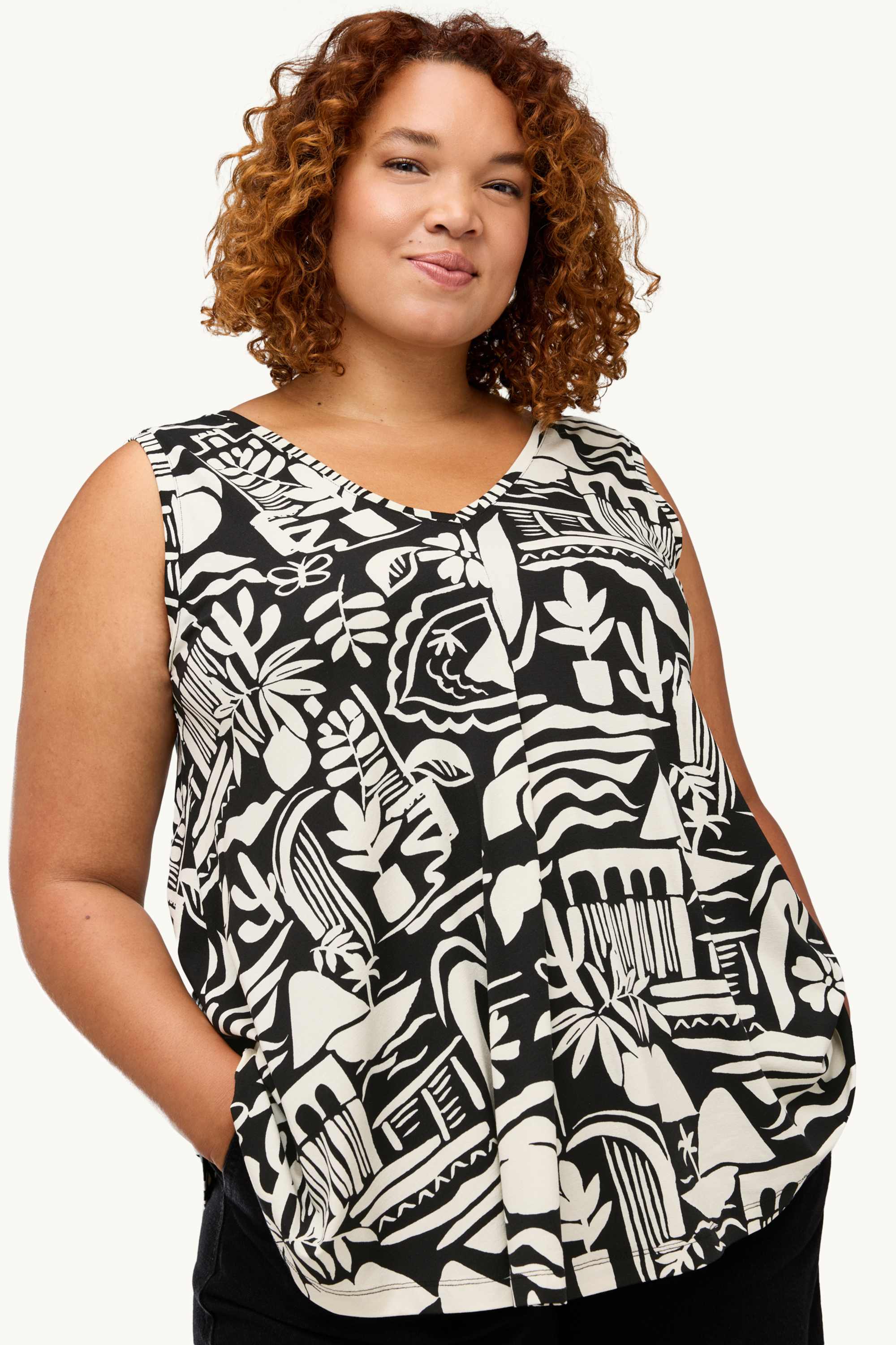 V-neck top - patterned white / black